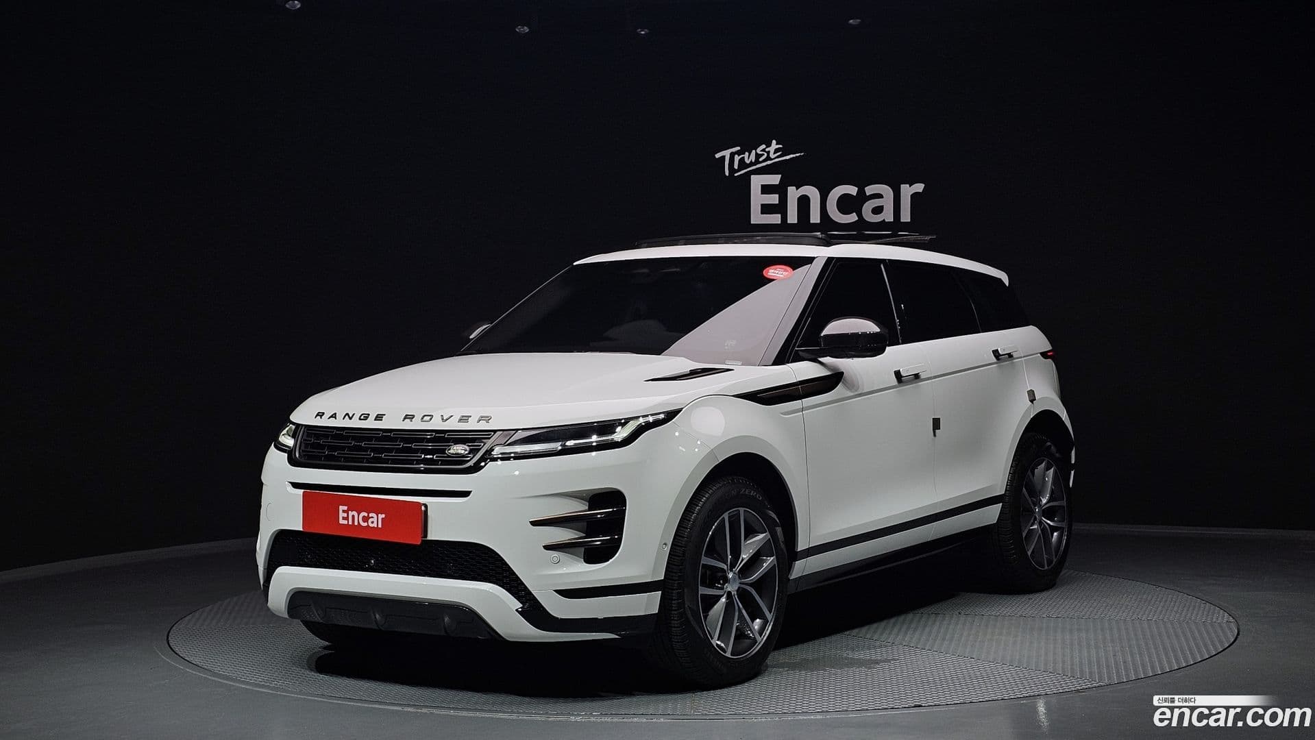 Main__Slider__Photo:Range Rover Evoque Land Rover 2024.1-0