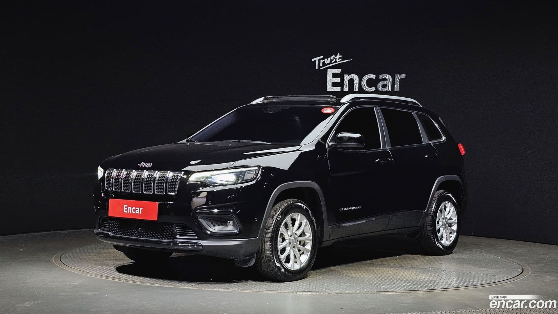 Main__Slider__Photo:Cherokee Jeep 2019.7-0