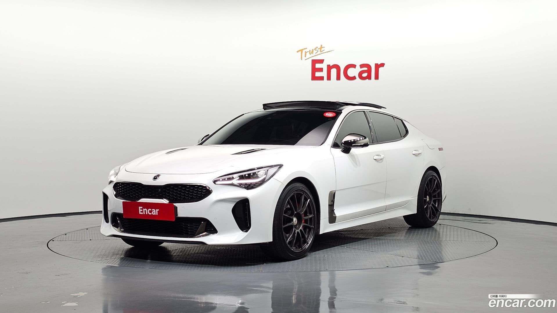 Main__Slider__Photo:Stinger Kia 2019.4-0