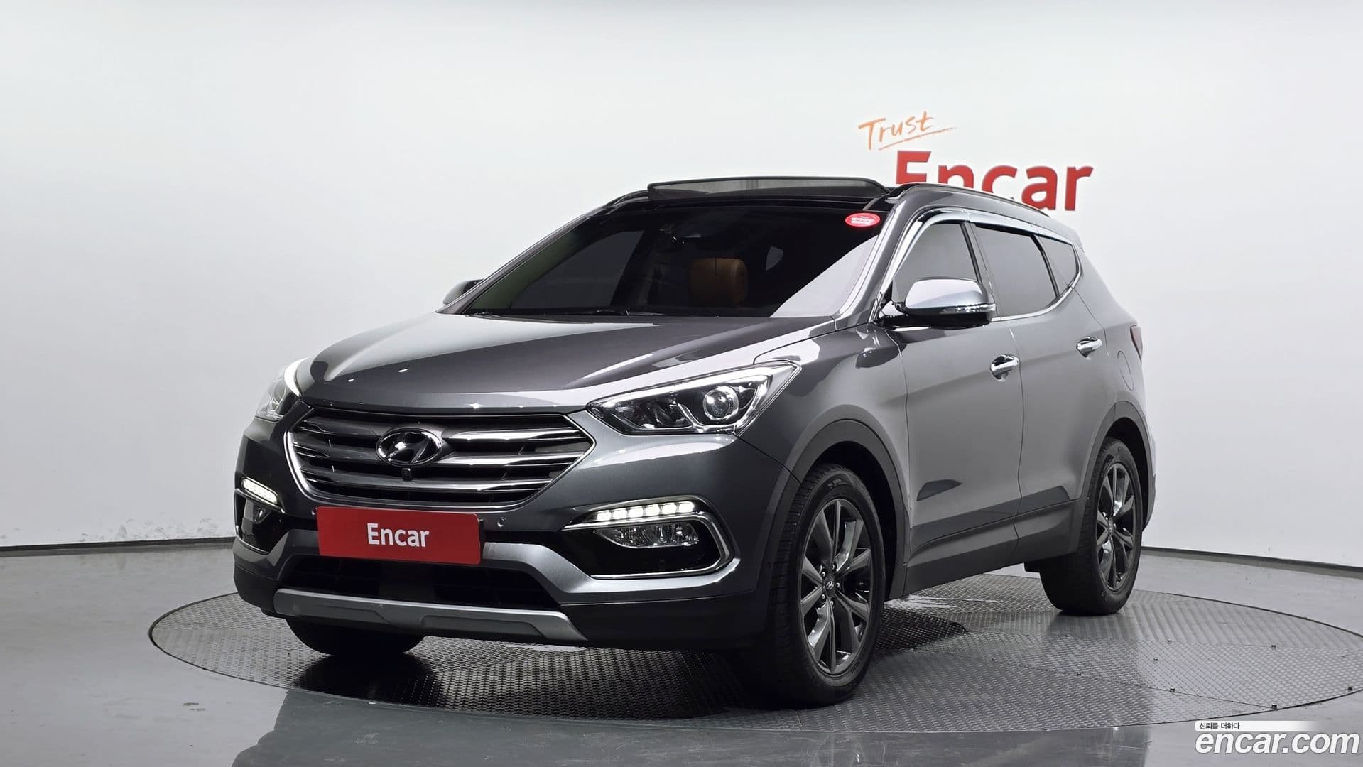 Main__Slider__Photo:Santafe Hyundai 2015.8-0