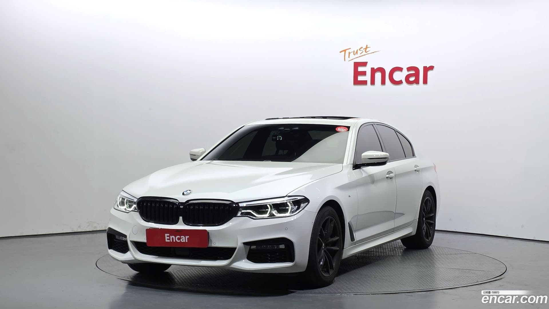 Main__Slider__Photo:5-Series BMW 2017.8-0