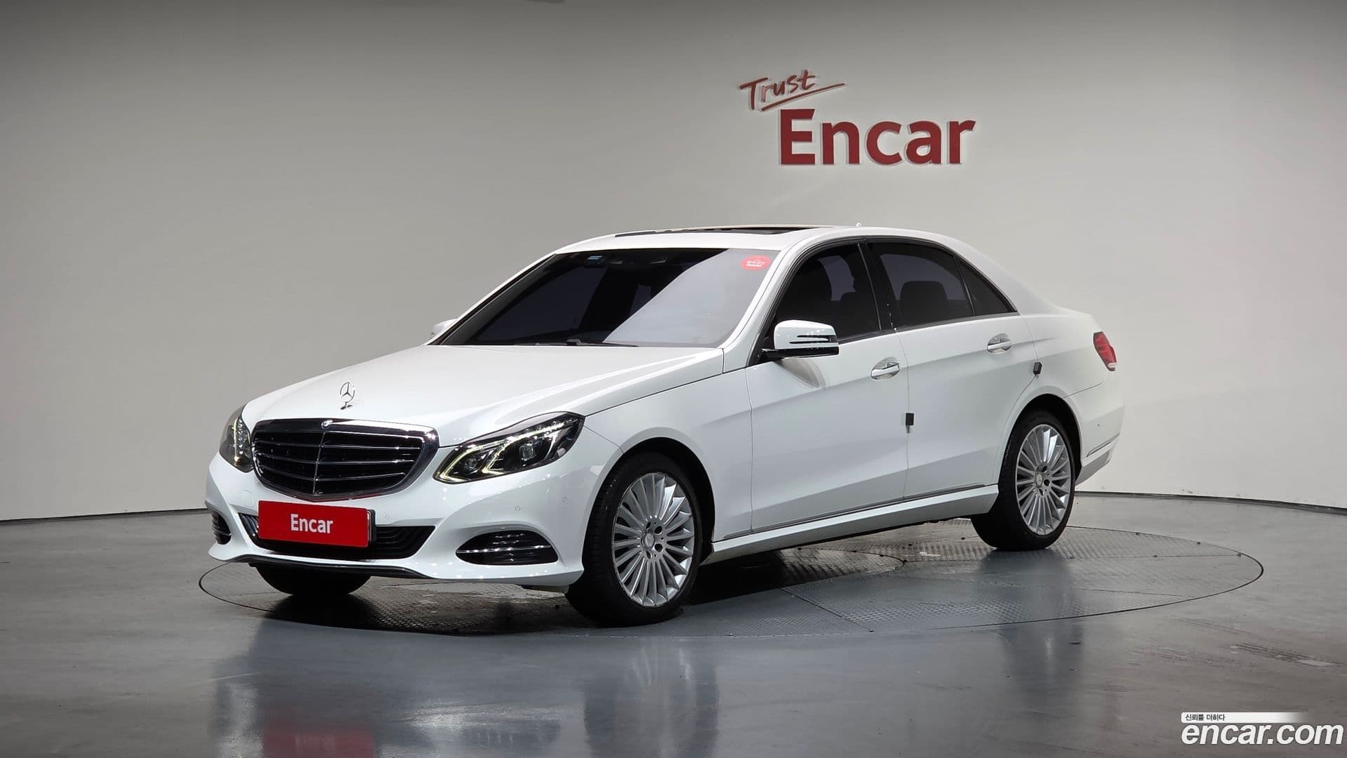 Main__Slider__Photo:E-Class Mercedes-Benz 2015.11-0
