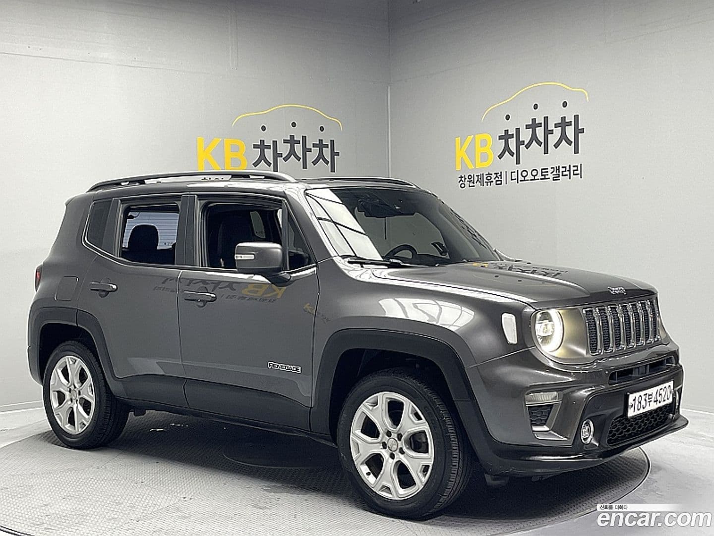 Main__Slider__Photo:Renegade Jeep 2019.10-0
