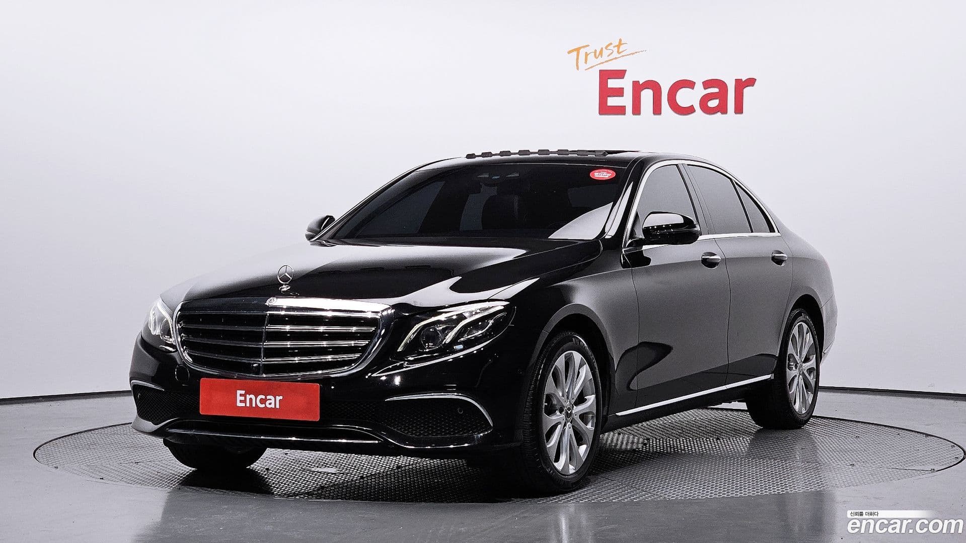 Main__Slider__Photo:E-Class Mercedes-Benz 2018.0-0