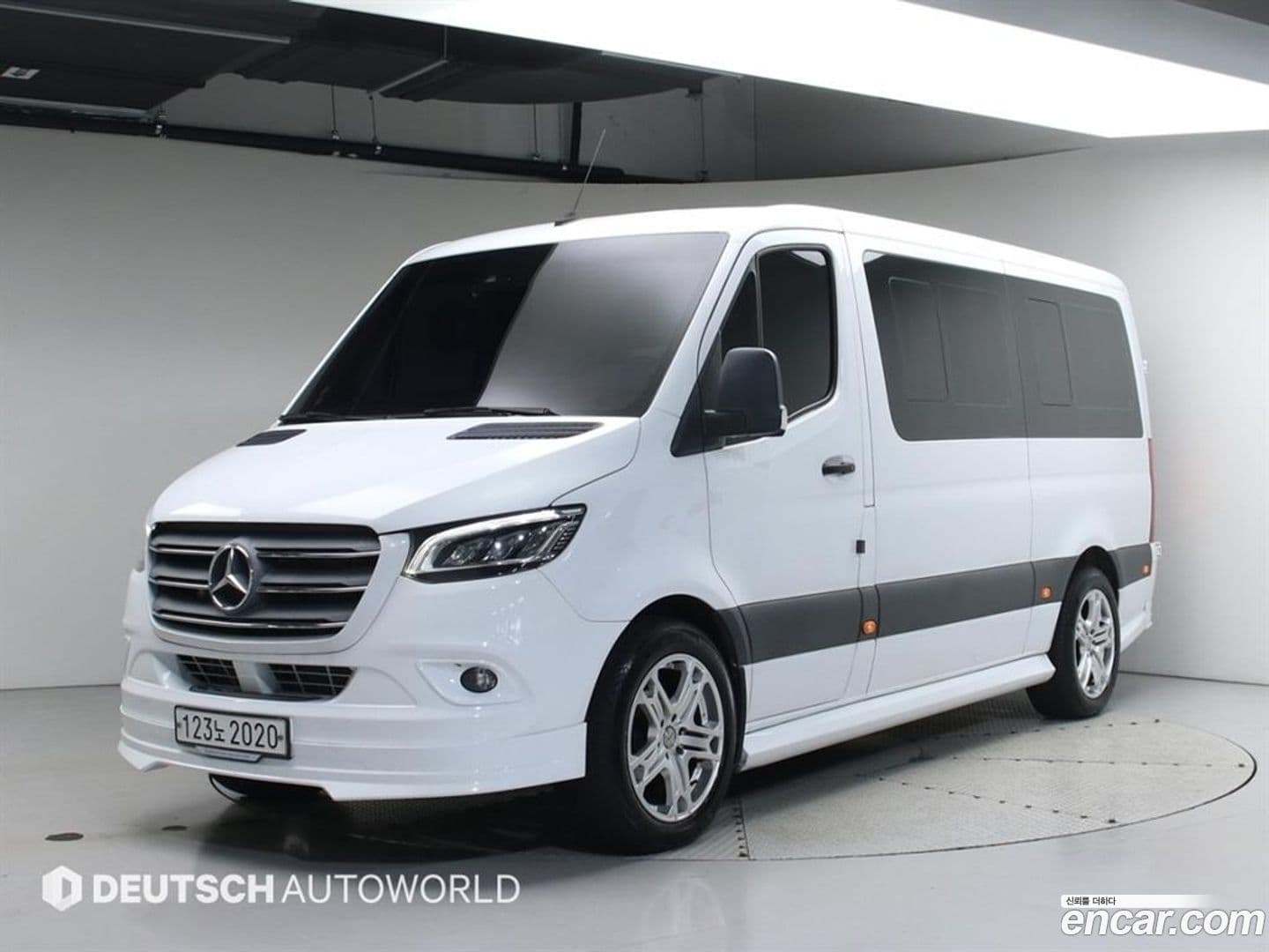Main__Slider__Photo:Sprinter Mercedes-Benz 2019.8-0