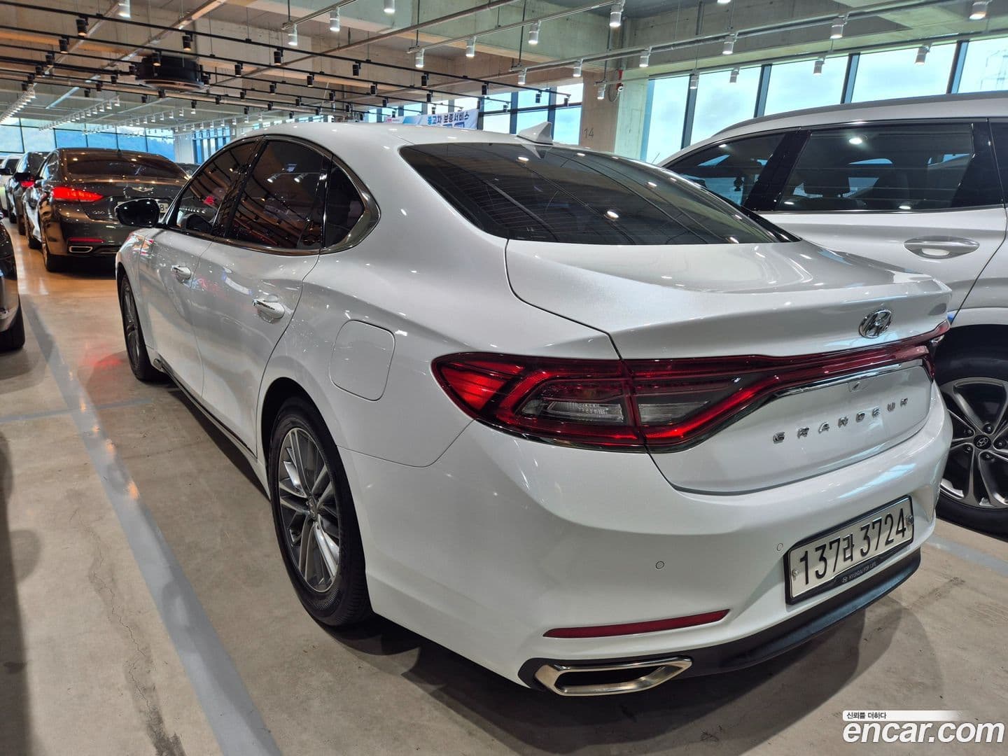 Main__Slider__Photo:Grandeur Hyundai 2018.2-0