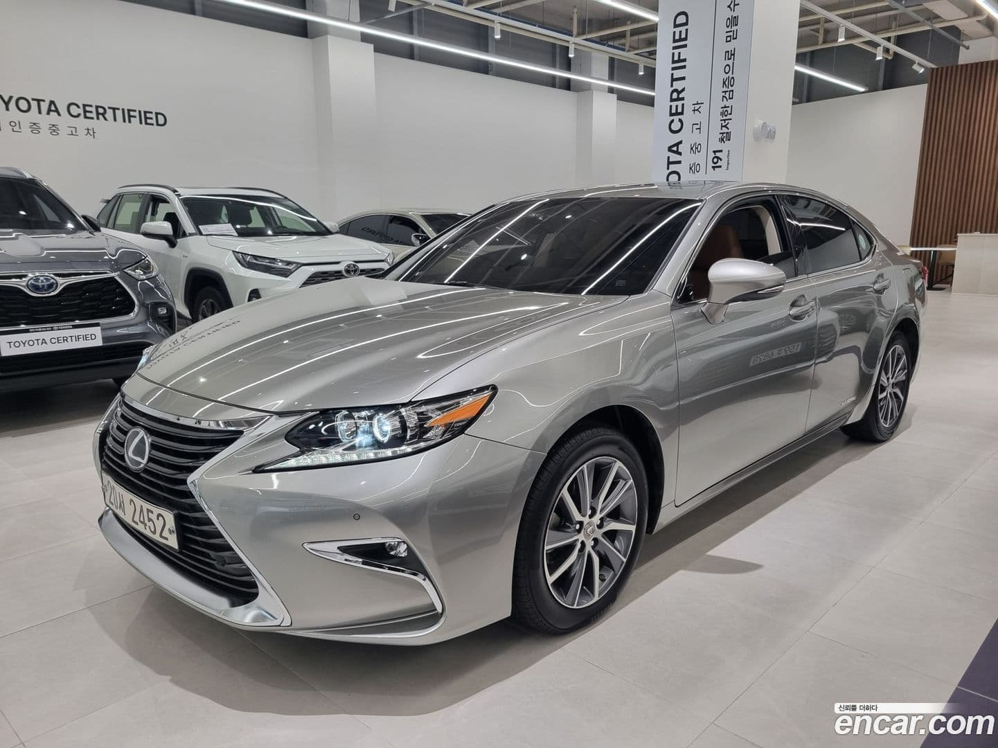 Main__Slider__Photo:ES Lexus 2018.0-0