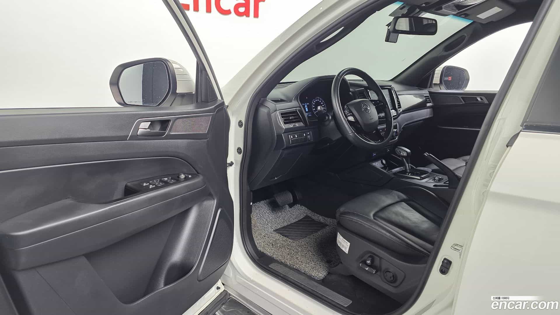 Rexton KG Mobility 2022.9-INNER-010