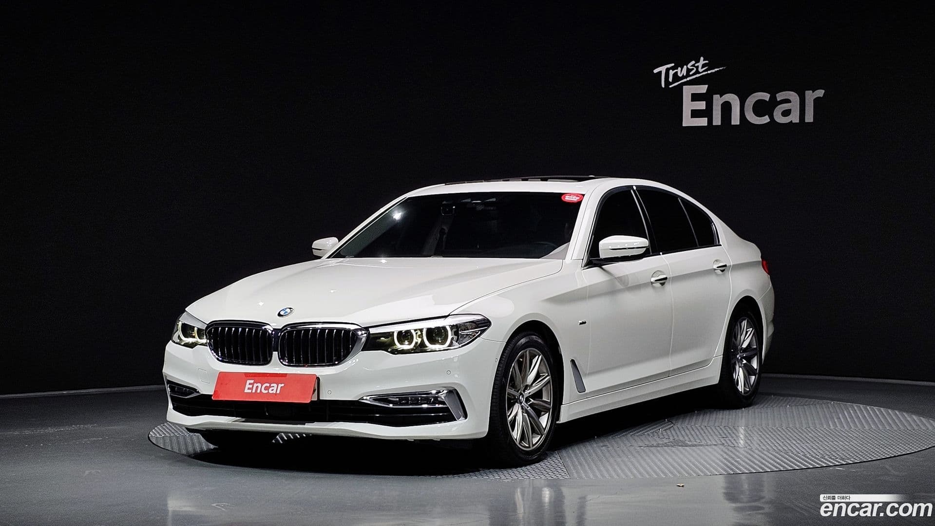 Main__Slider__Photo:5-Series BMW 2018.10-0