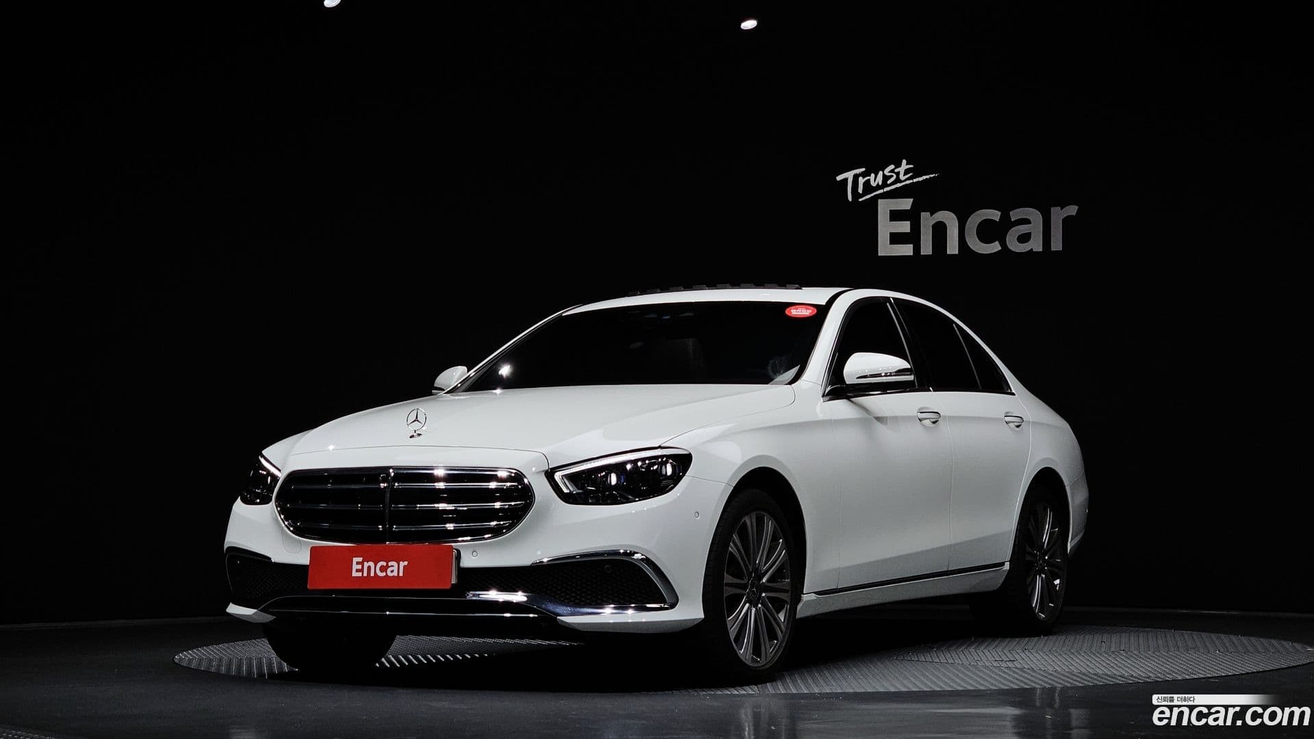 Main__Slider__Photo:E-Class Mercedes-Benz 2023.3-0