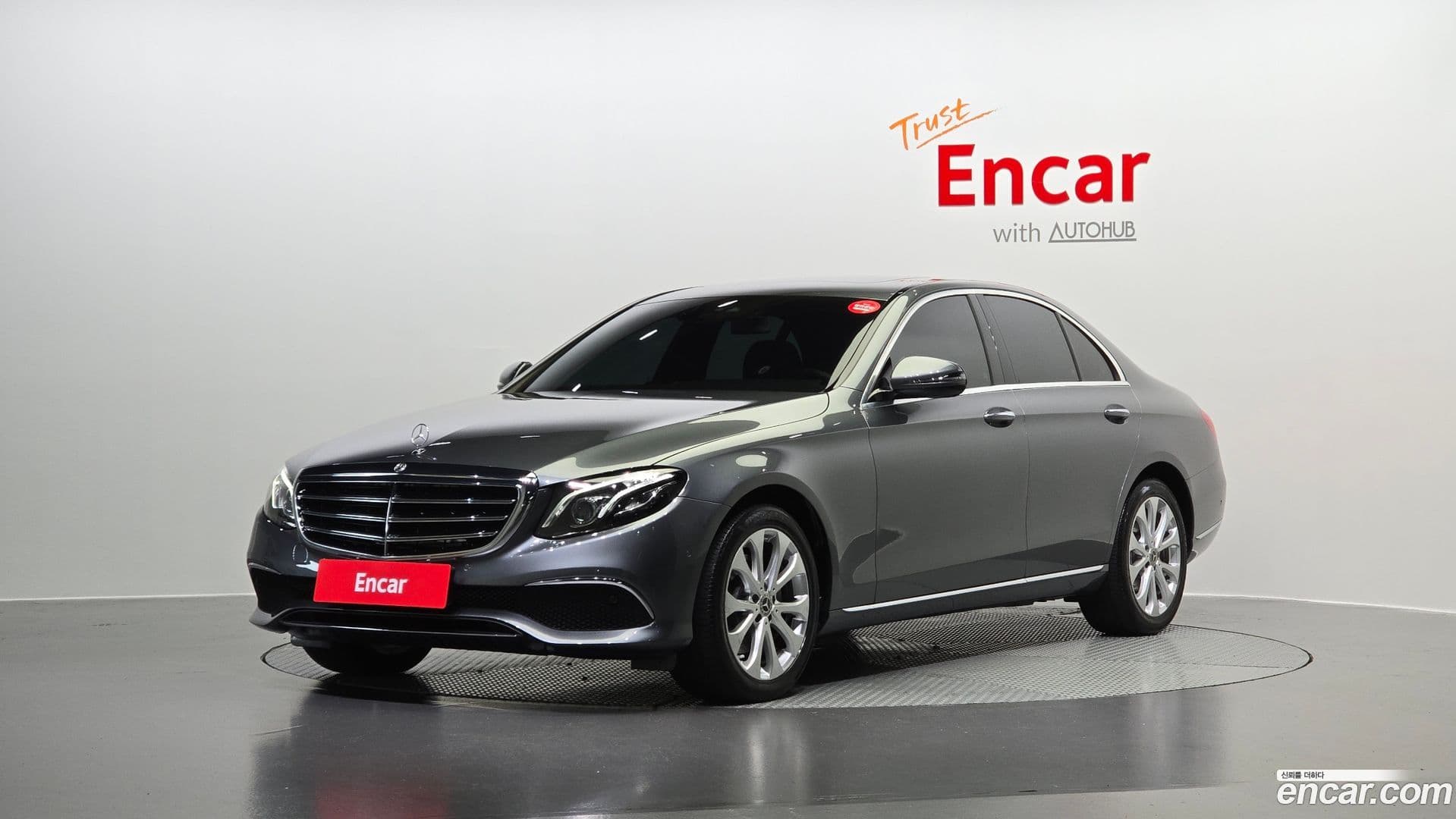 Main__Slider__Photo:E-Class Mercedes-Benz 2019.7-0