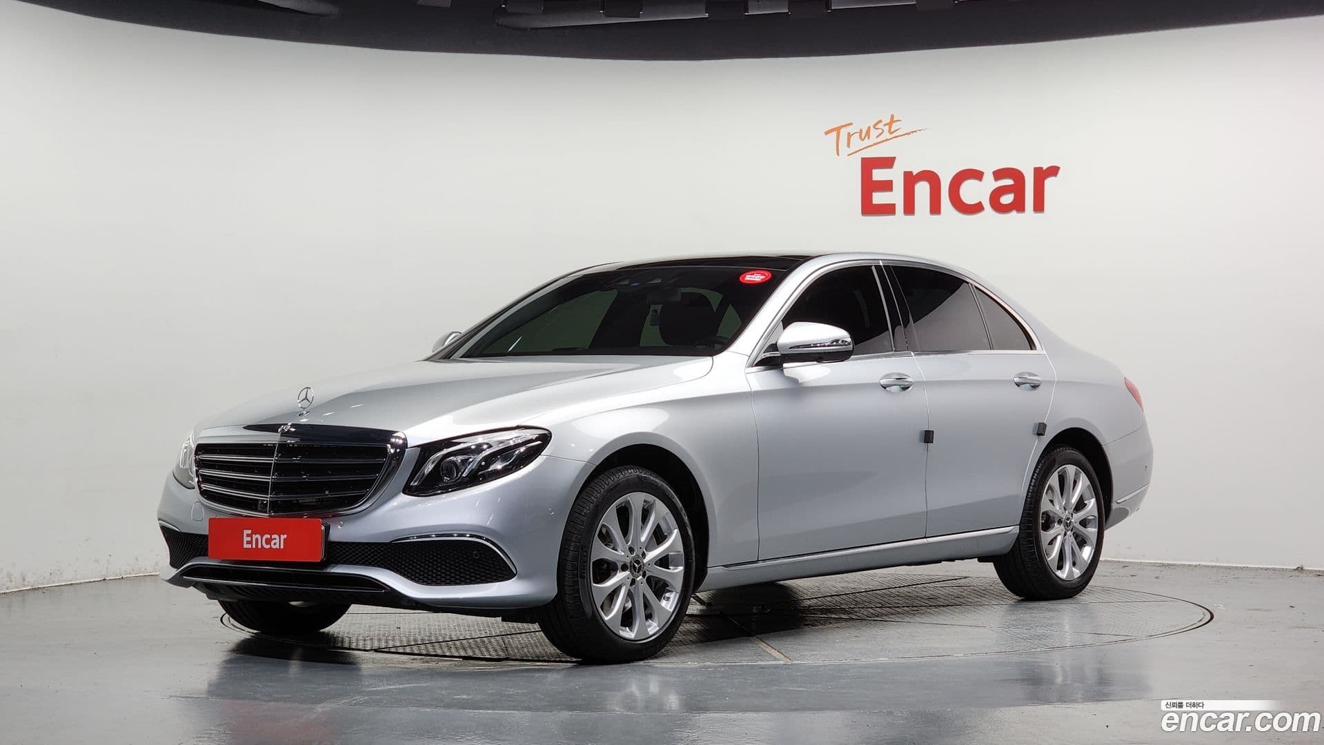 Main__Slider__Photo:E-Class Mercedes-Benz 2019.0-0