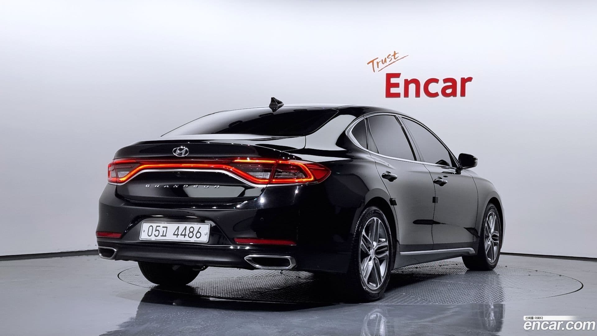 Main__Slider__Photo:Grandeur Hyundai 2018.3-0
