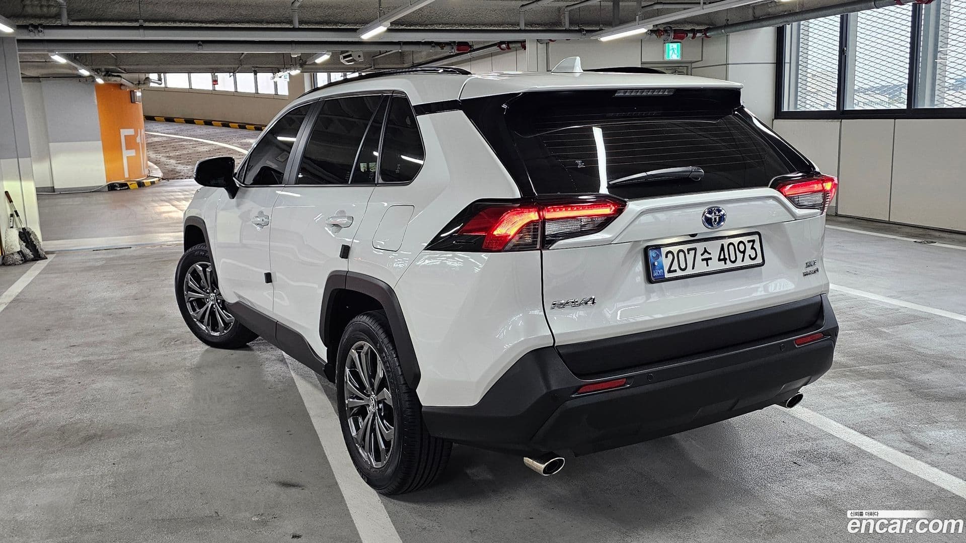 Main__Slider__Photo:RAV4 Toyota 2024.2-0
