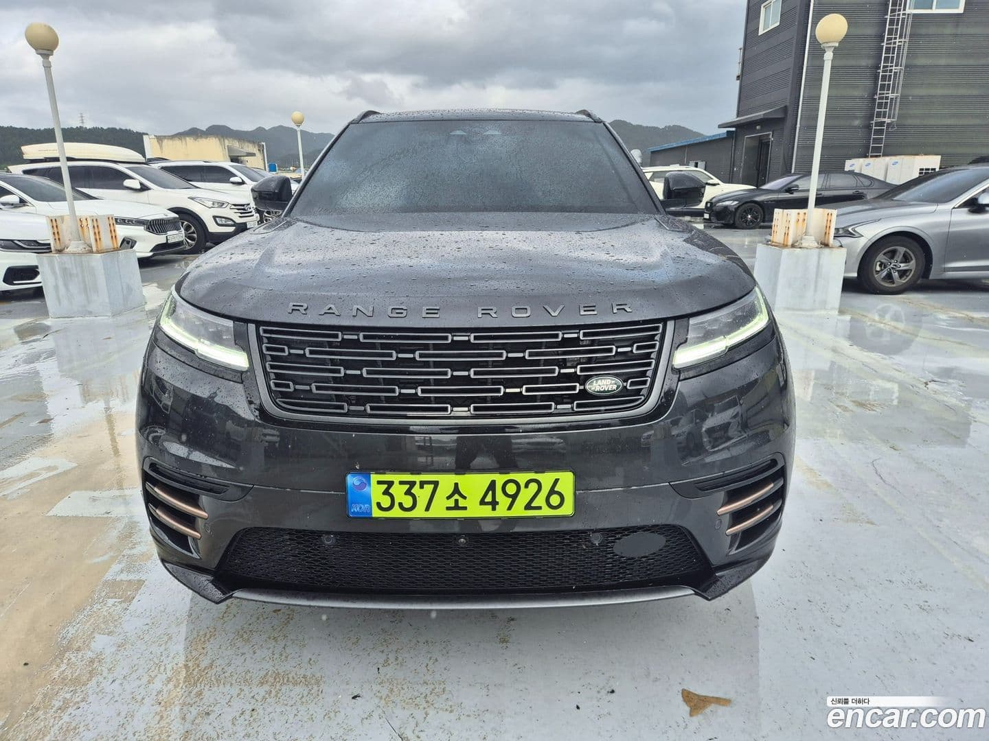 Main__Slider__Photo:Range Rover Velar Land Rover 2025.1-0