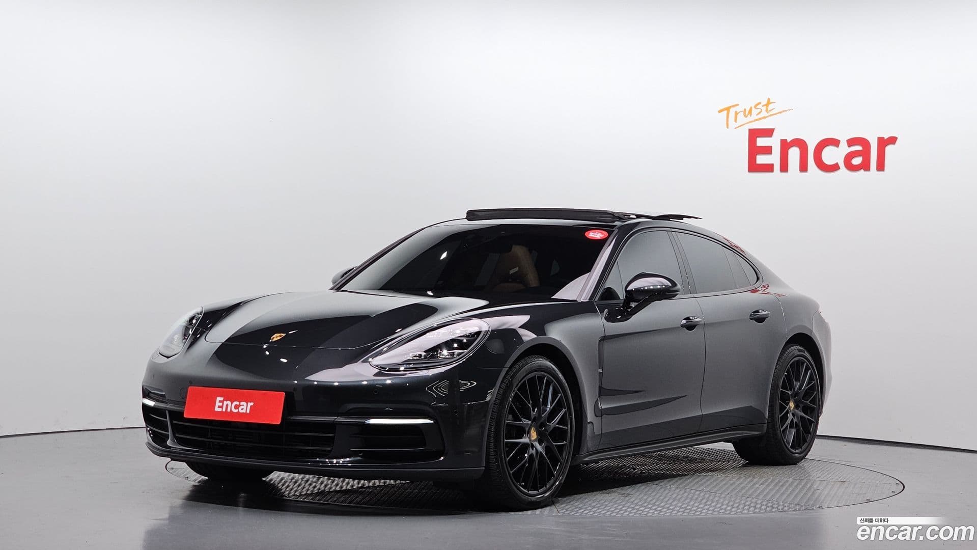 Main__Slider__Photo:Panamera Porsche 2018.11-0