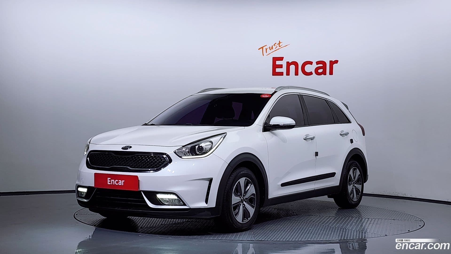 Main__Slider__Photo:Niro Kia 2016.4-0