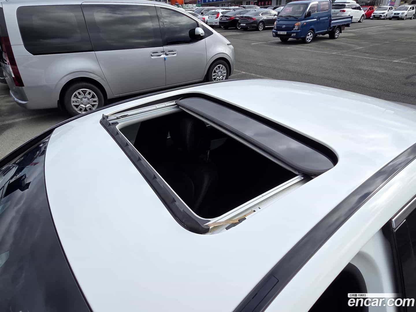C-Class Mercedes-Benz 2018.1-OPTION-020