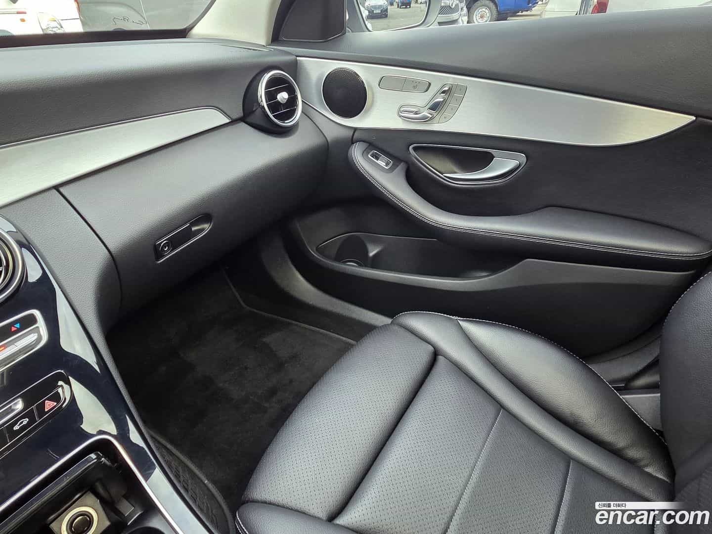 C-Class Mercedes-Benz 2018.1-OPTION-021