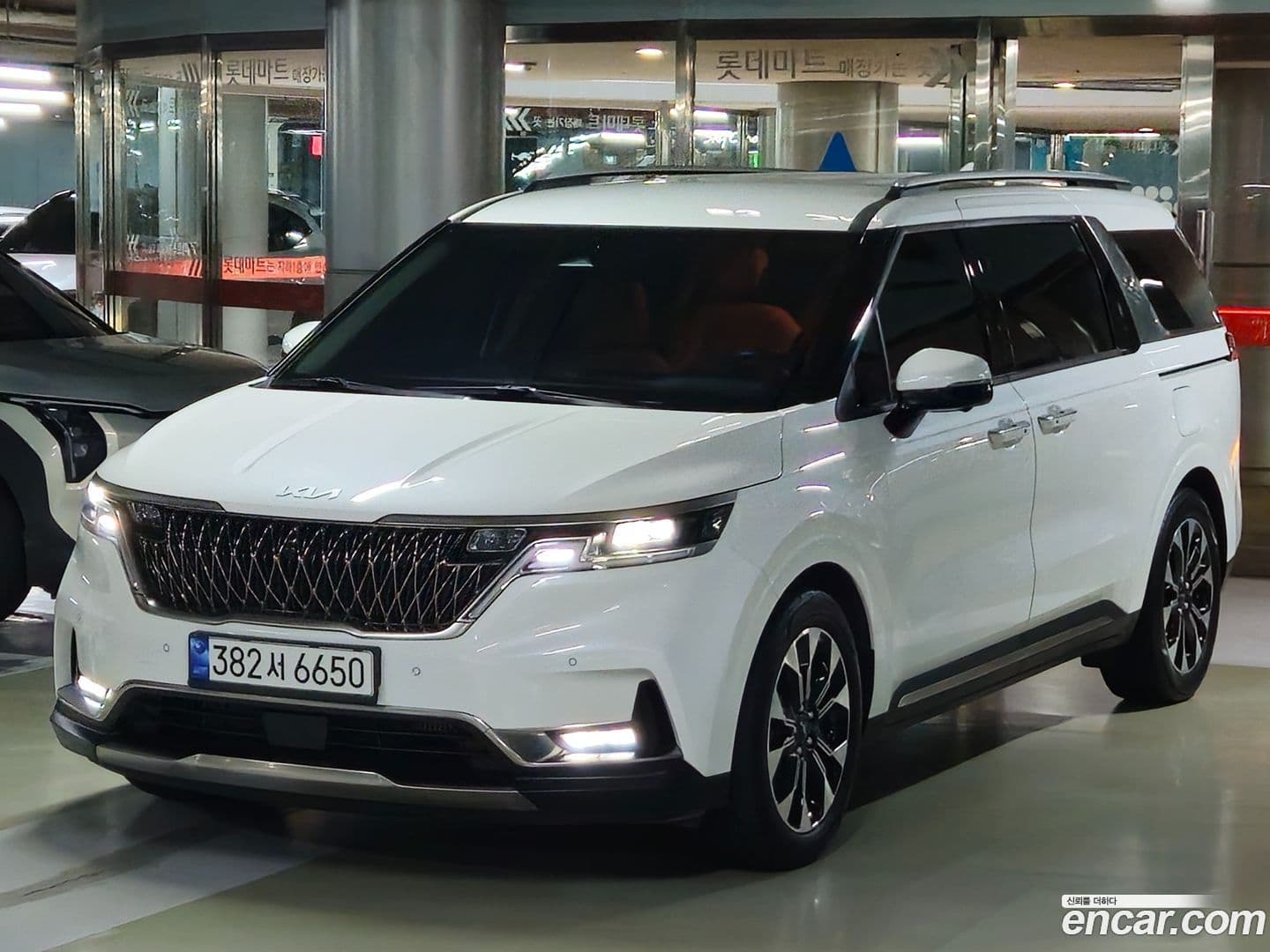 Main__Slider__Photo:Canival Kia 2023.5-0