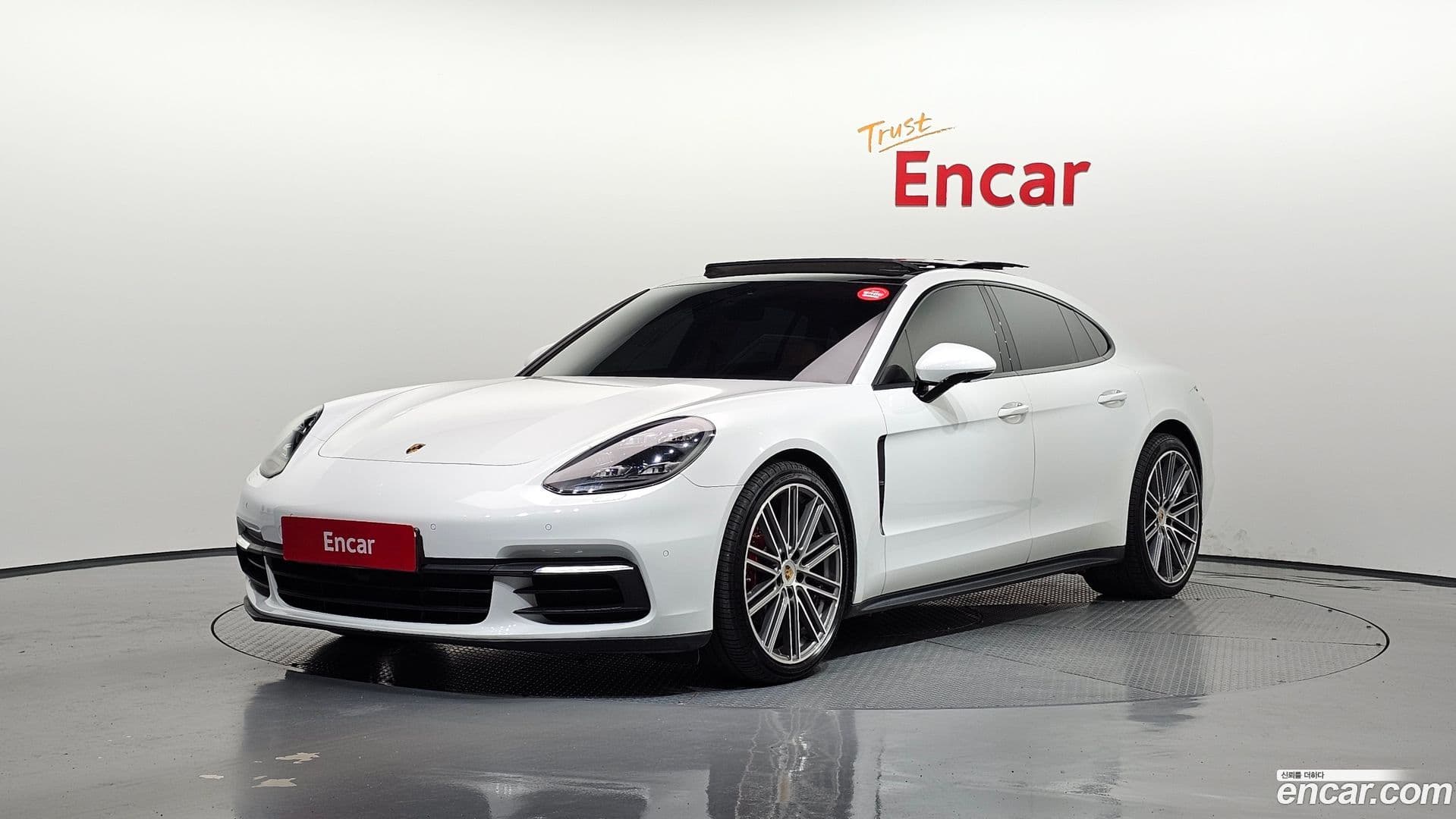 Main__Slider__Photo:Panamera Porsche 2018.11-0