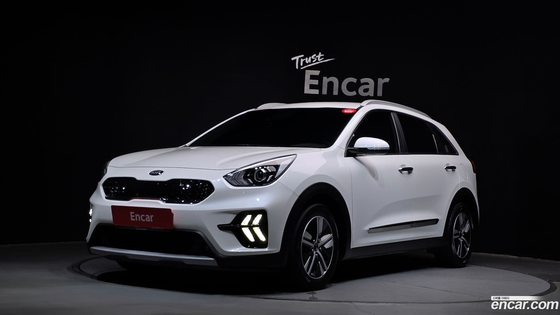 Main__Slider__Photo:Niro Kia 2019.4-0