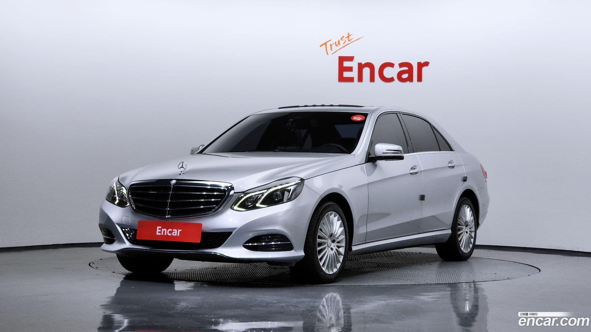 Main__Slider__Photo:E-Class Mercedes-Benz 2013.10-0