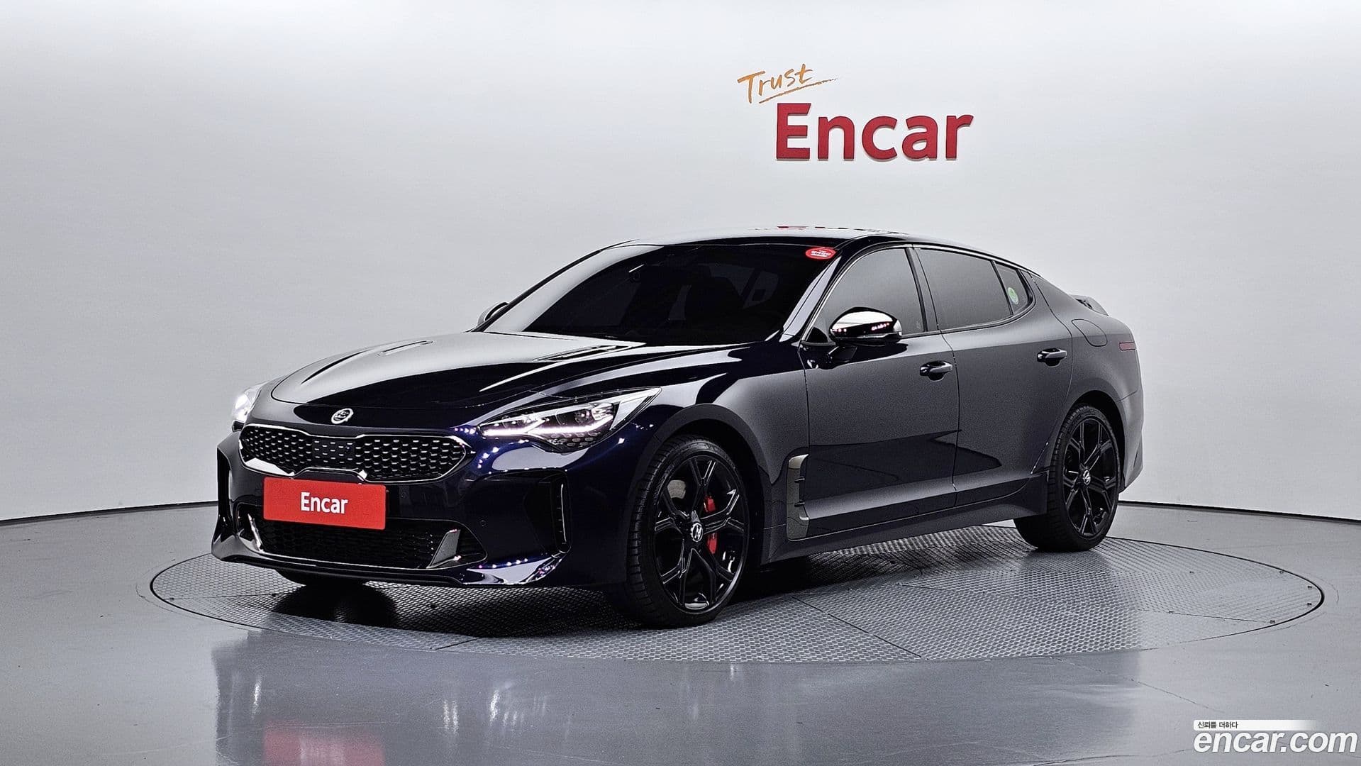 Main__Slider__Photo:Stinger Kia 2019.9-0