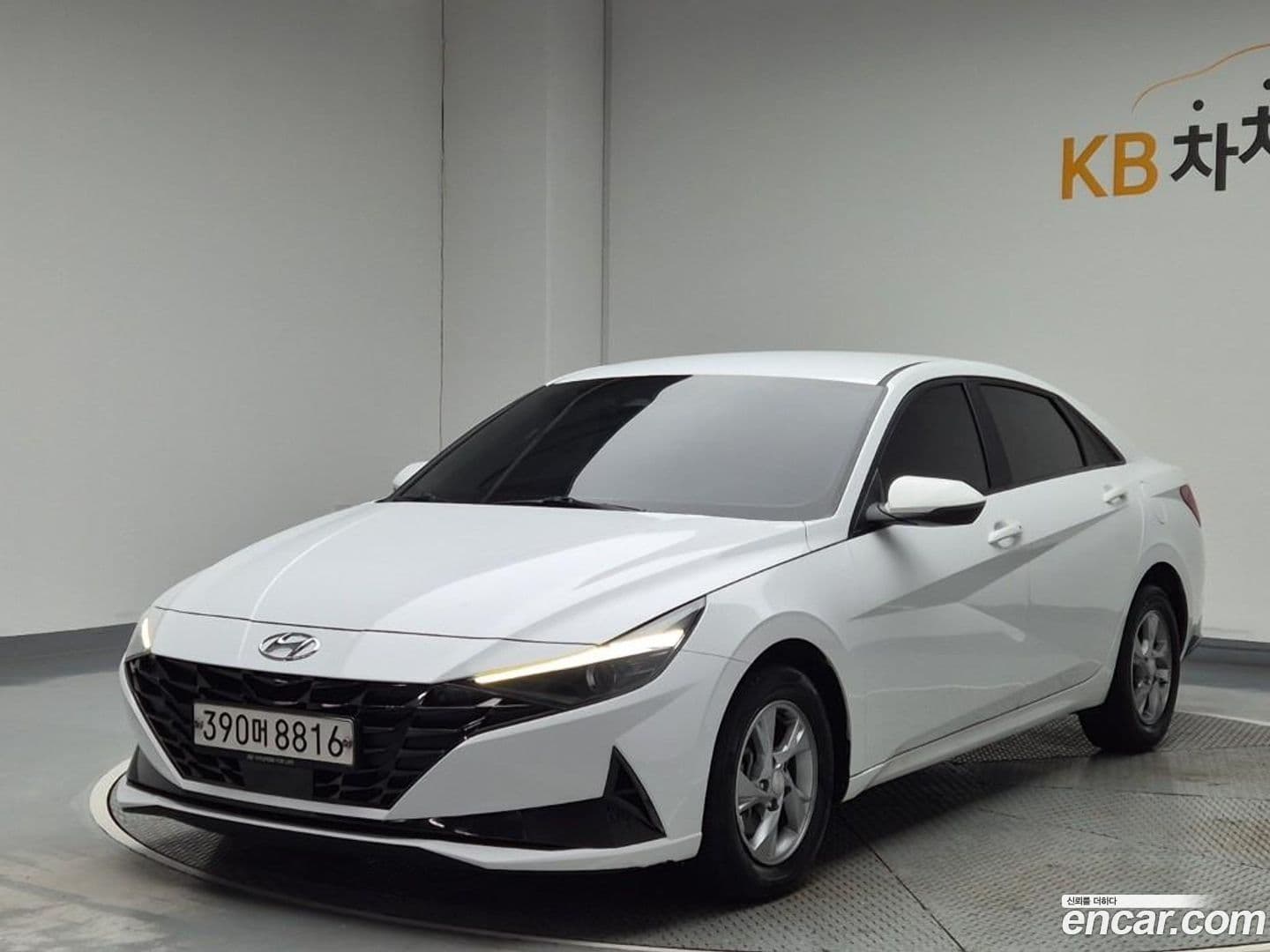 Main__Slider__Photo:AVANTE Hyundai 2020.3-0