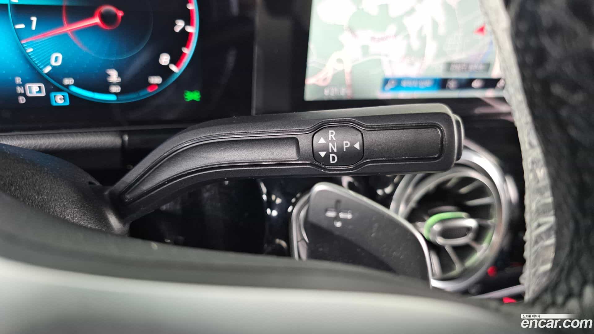 GLA-Class Mercedes-Benz 2021.0-INNER-009