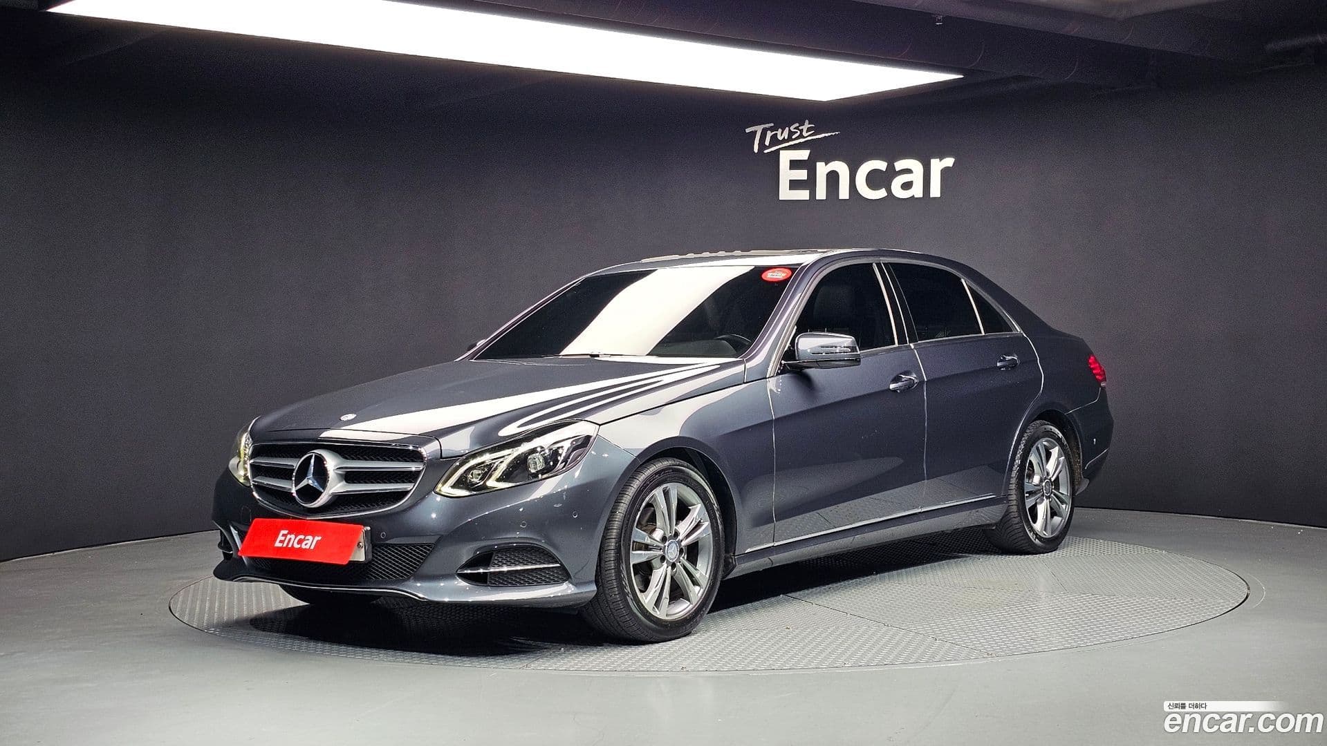 Main__Slider__Photo:E-Class Mercedes-Benz 2015.9-0