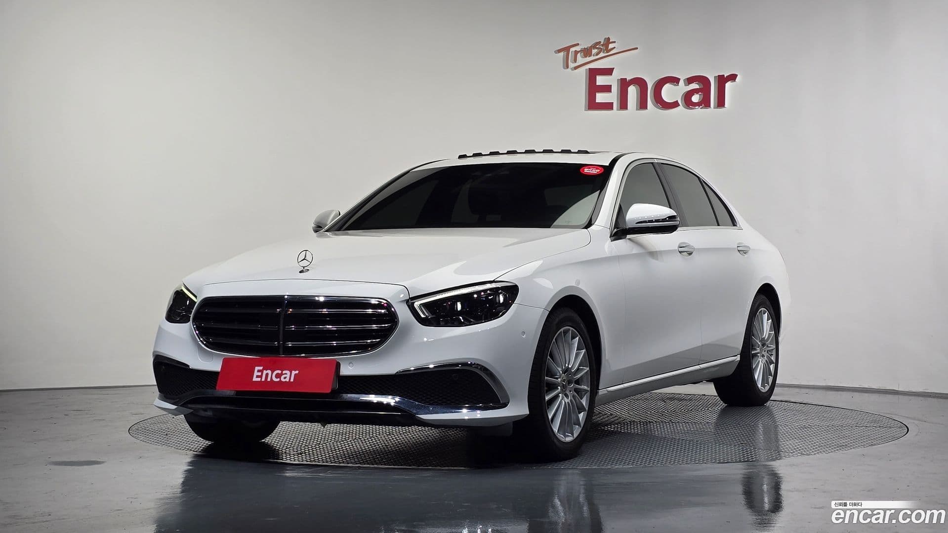Main__Slider__Photo:E-Class Mercedes-Benz 2021.2-0