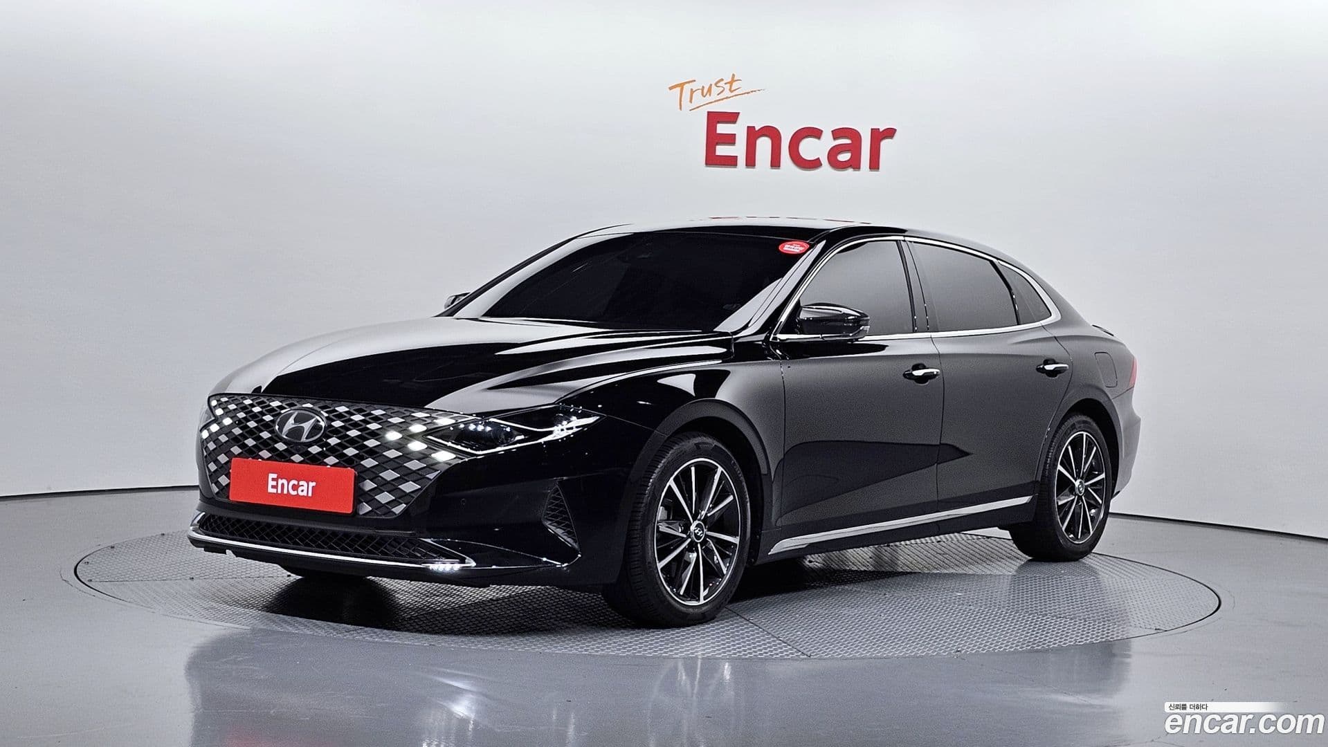 Main__Slider__Photo:Grandeur Hyundai 2022.8-0