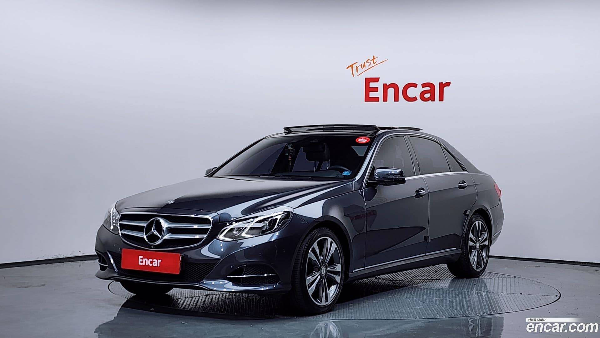 Main__Slider__Photo:E-Class Mercedes-Benz 2015.8-0