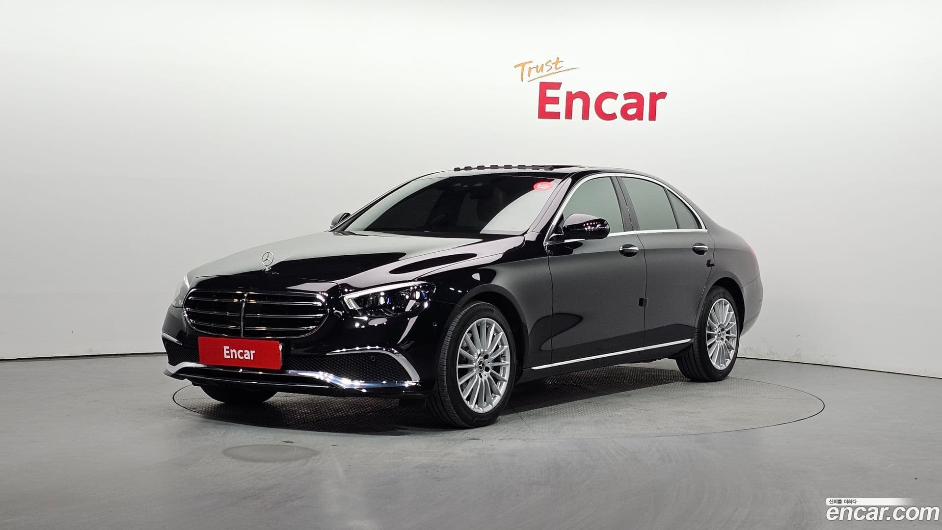 Main__Slider__Photo:E-Class Mercedes-Benz 2021.7-0