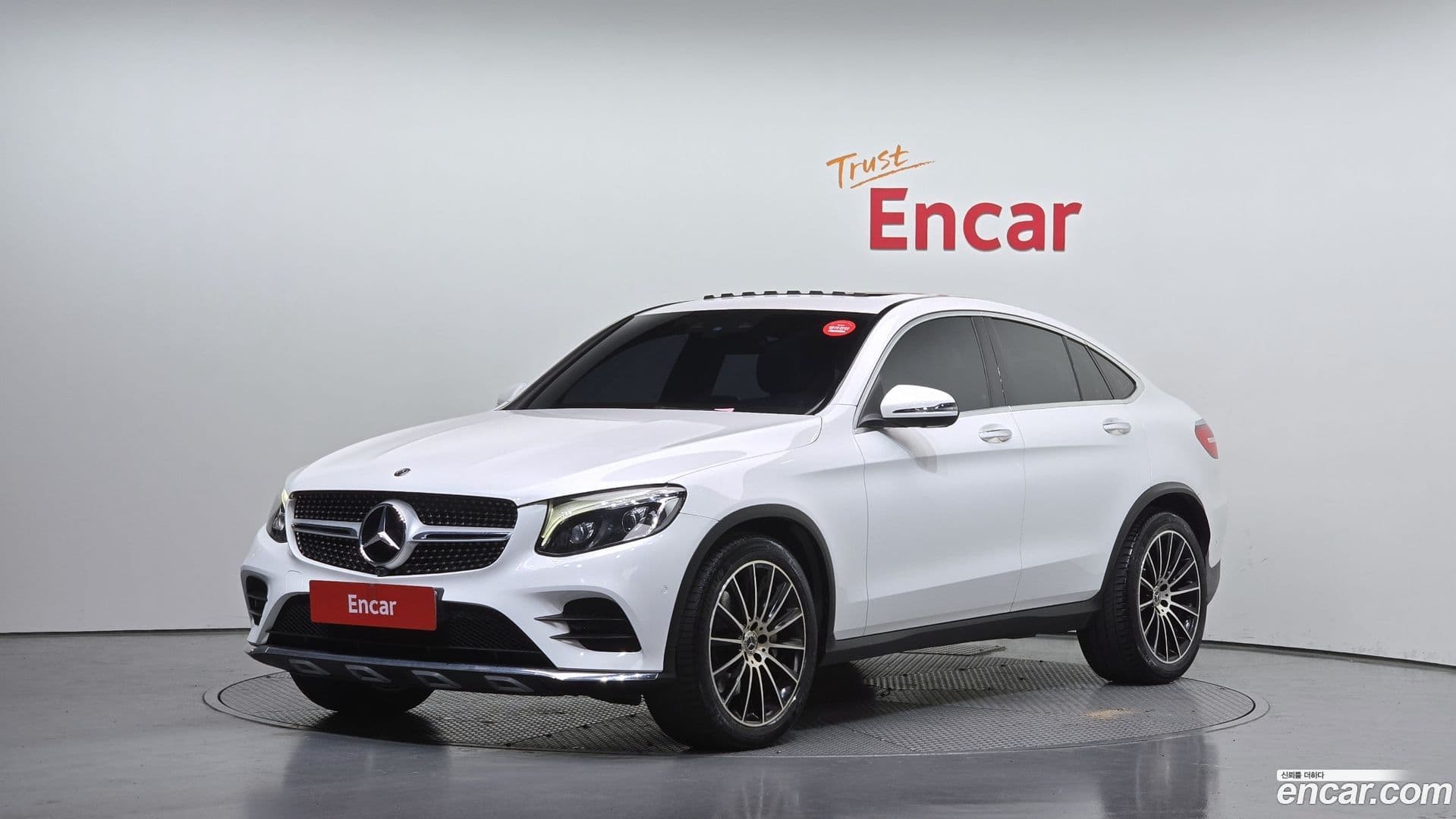 Main__Slider__Photo:GLC-Class Mercedes-Benz 2019.2-0