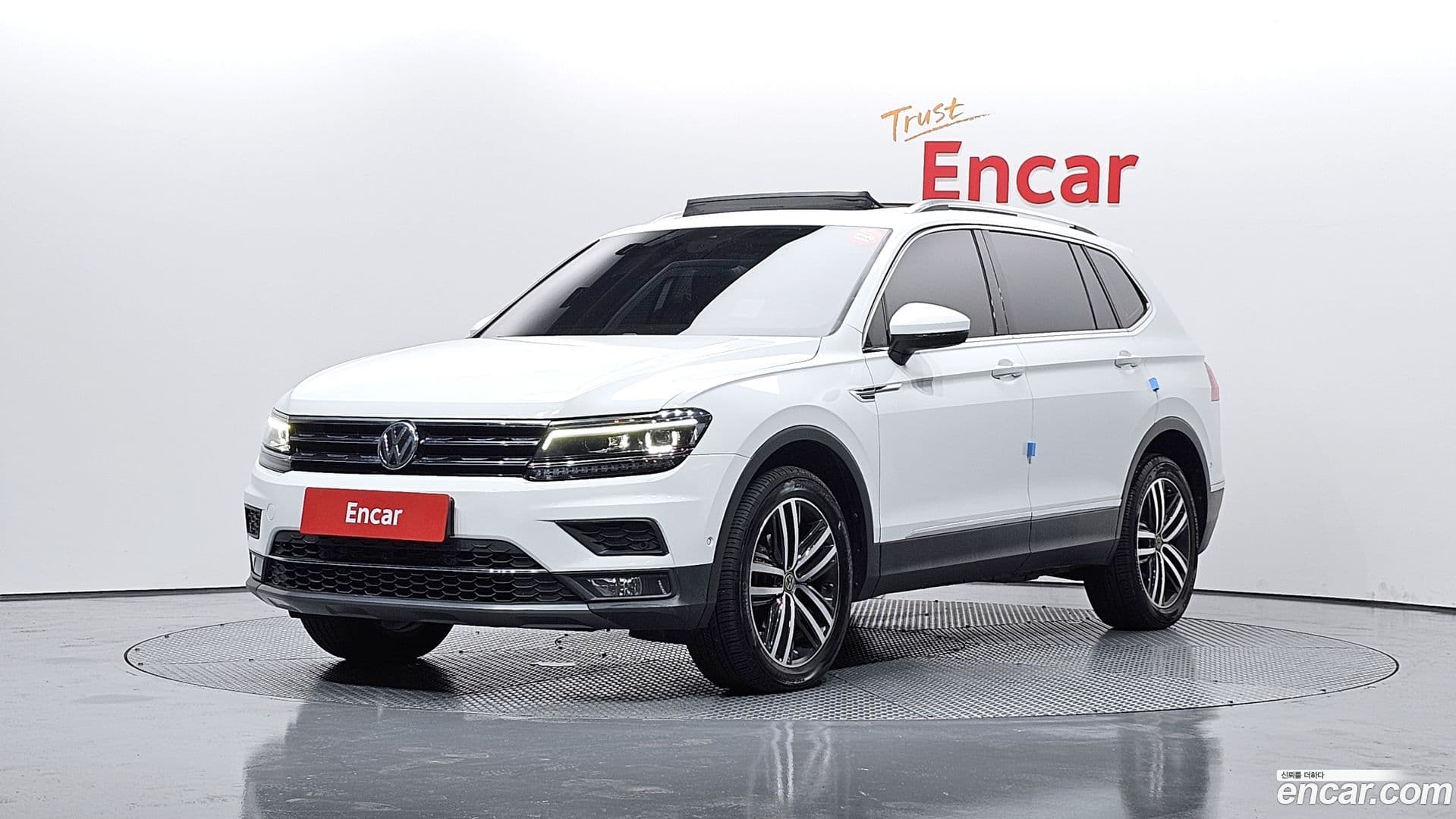 Main__Slider__Photo:Tiguan Volkswagen 2018.7-0