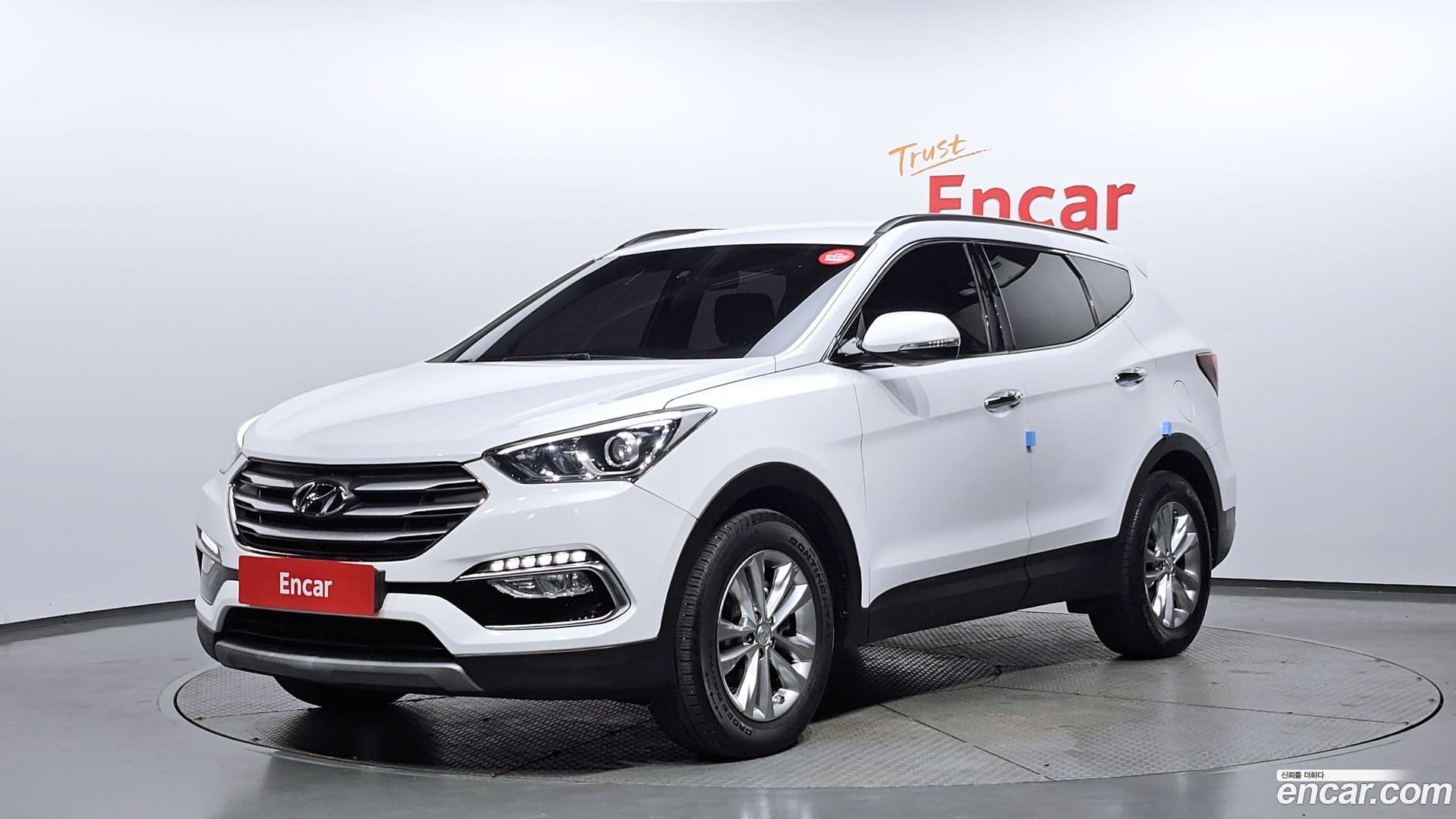 Main__Slider__Photo:Santafe Hyundai 2017.0-0