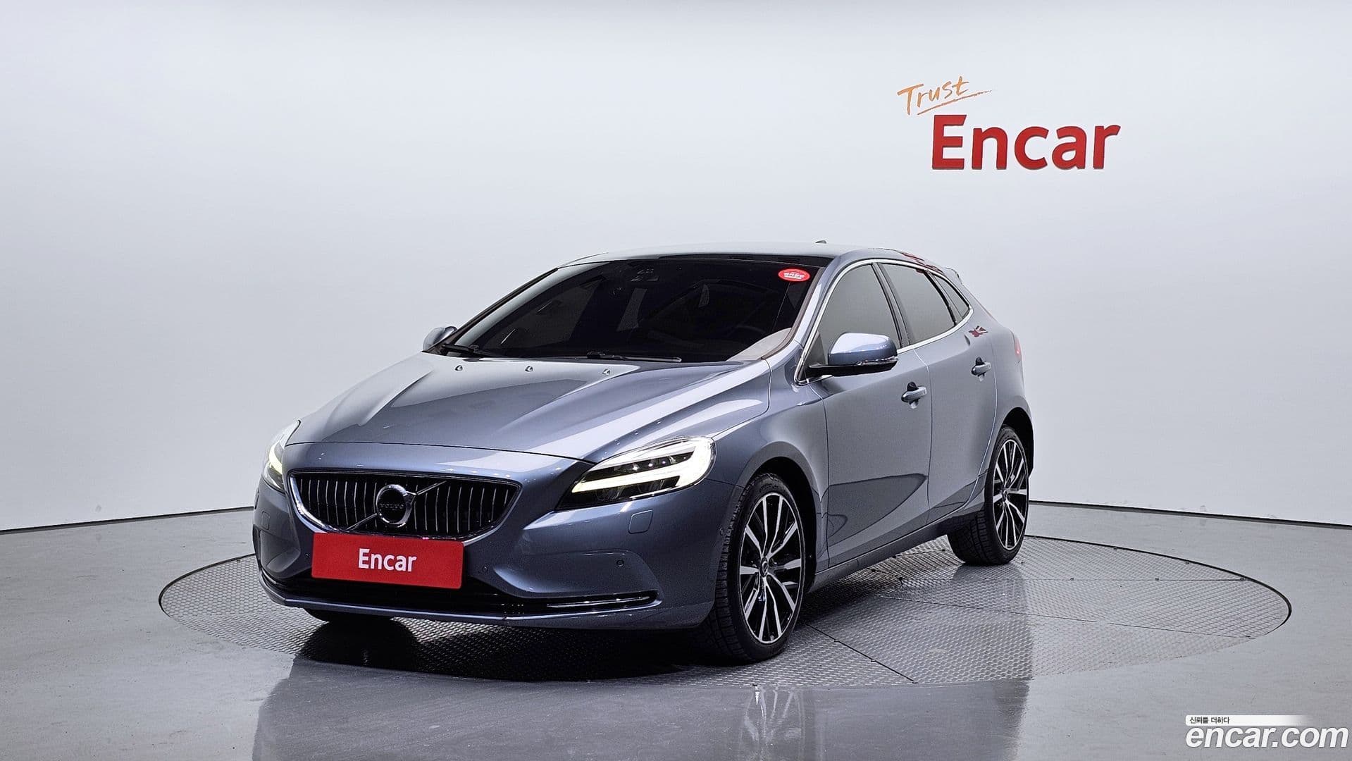 Main__Slider__Photo:V40 Volvo 2017.5-0