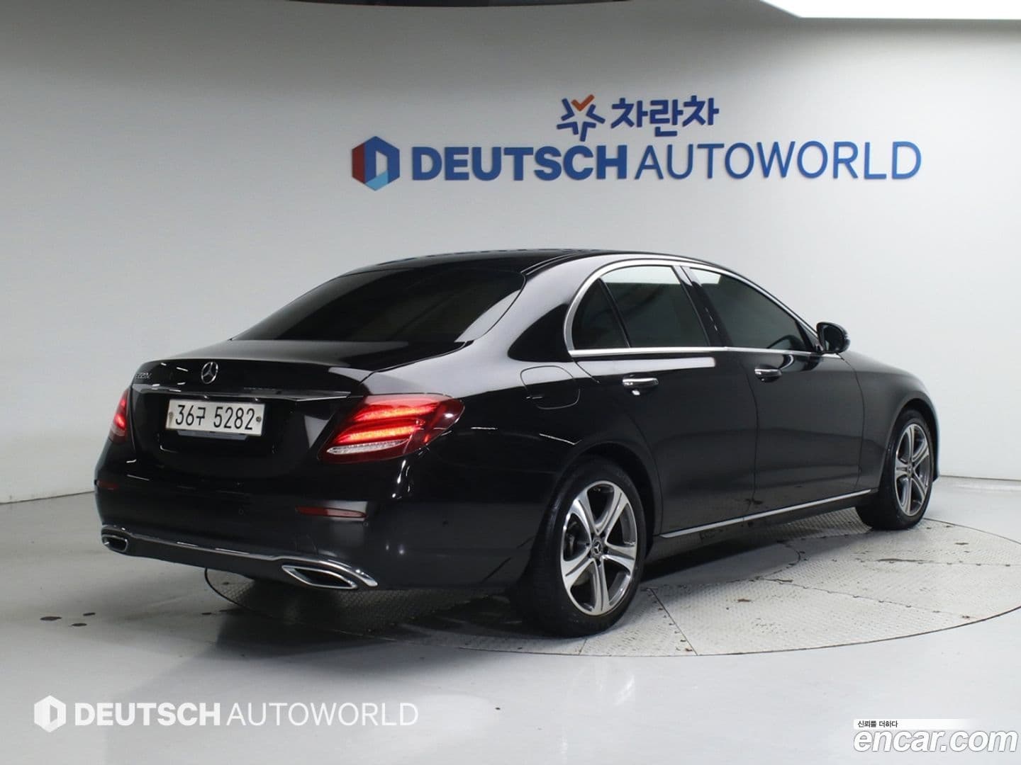 Main__Slider__Photo:E-Class Mercedes-Benz 2018.11-0