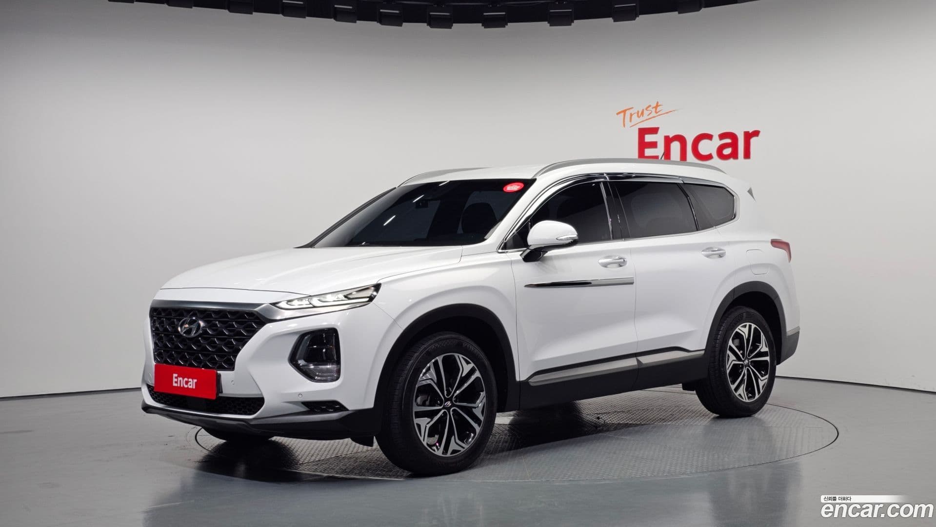 Main__Slider__Photo:Santafe Hyundai 2019.4-0