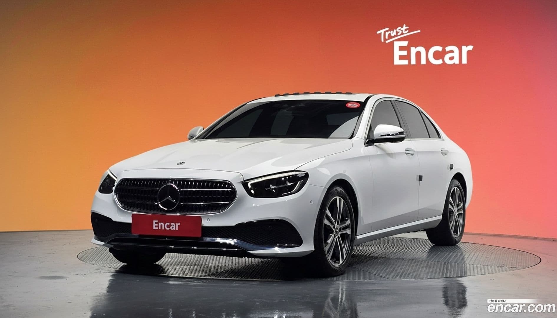 Main__Slider__Photo:E-Class Mercedes-Benz 2023.11-0
