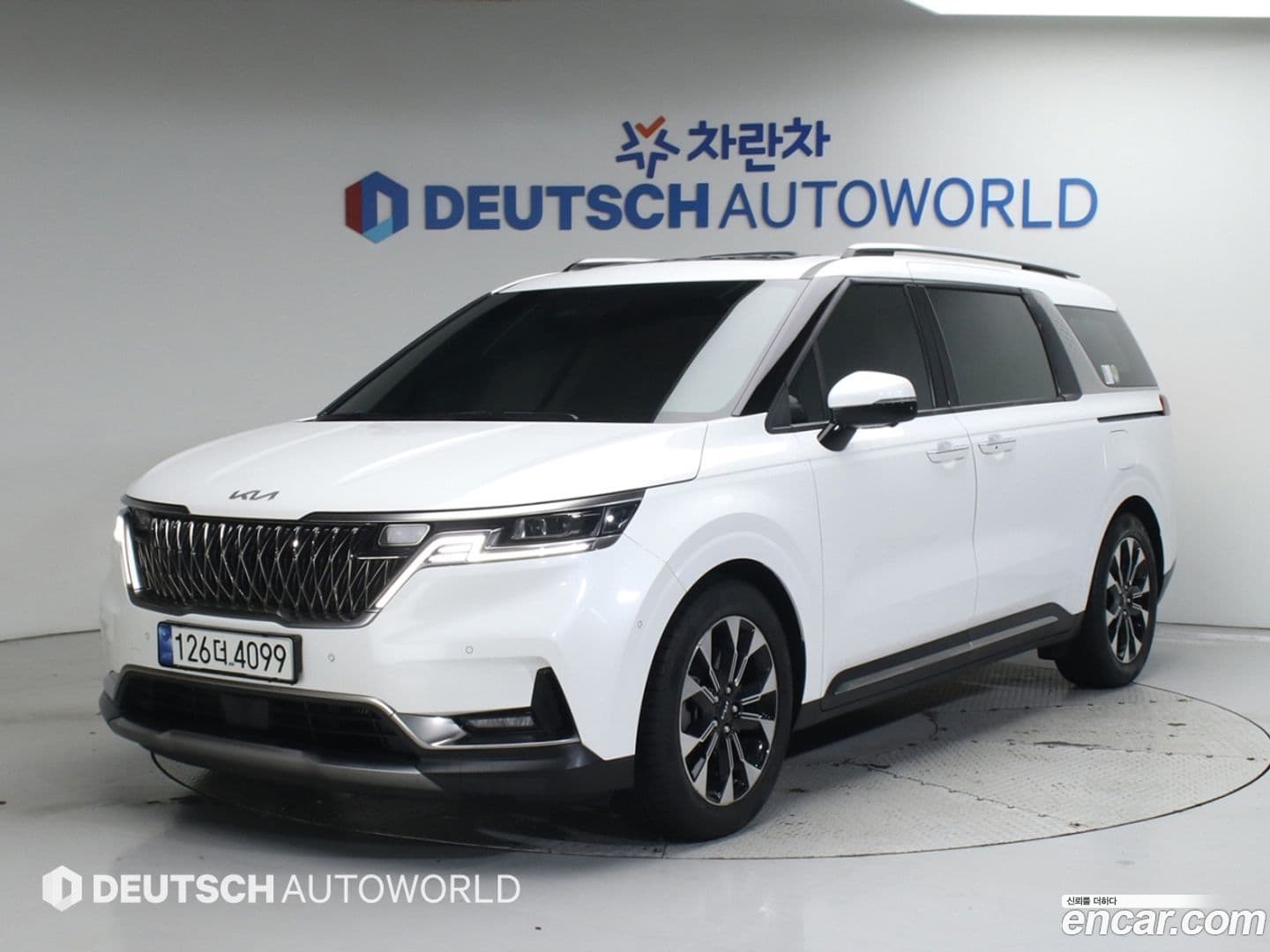 Main__Slider__Photo:Canival Kia 2023.2-0