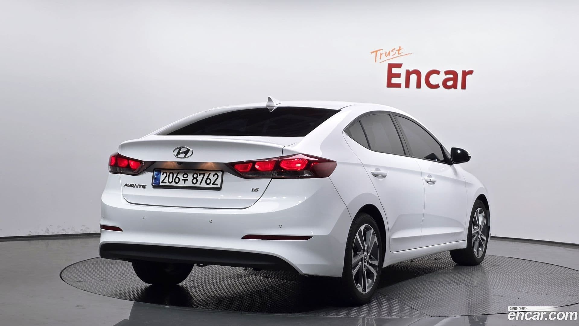 Main__Slider__Photo:AVANTE Hyundai 2018.4-0