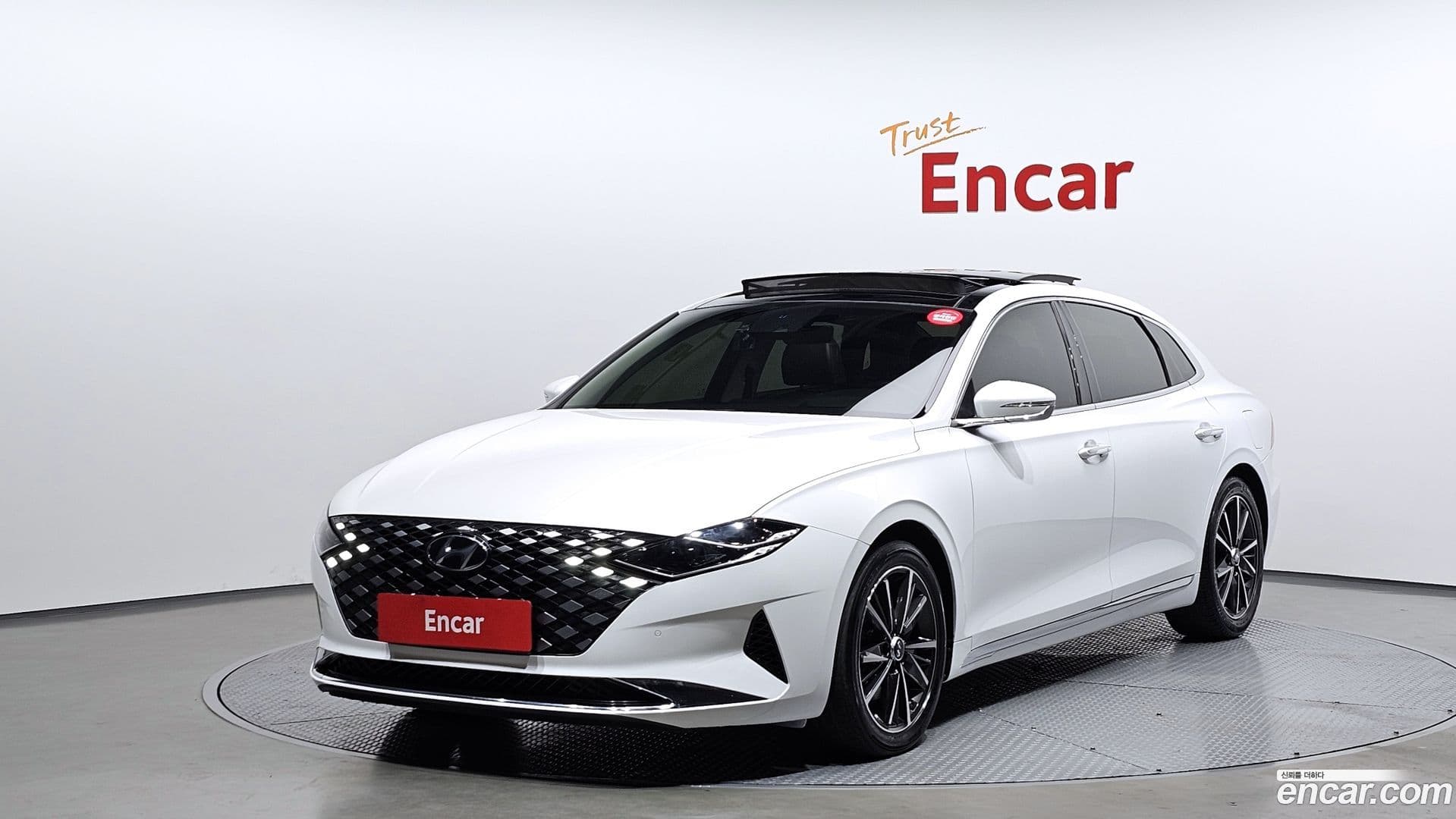 Main__Slider__Photo:Grandeur Hyundai 2020.8-0