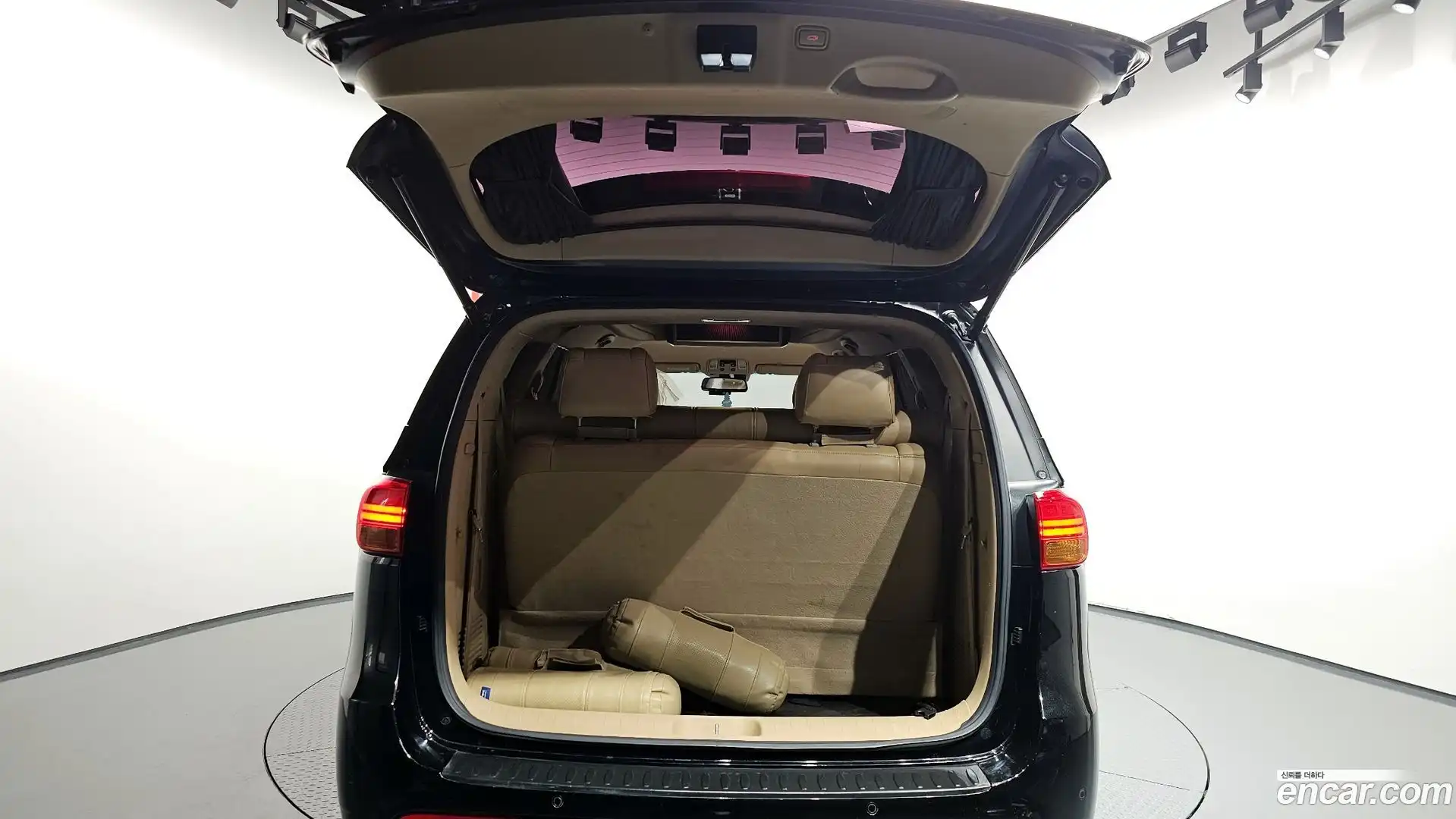 Canival Kia 2017.6-OPTION-024