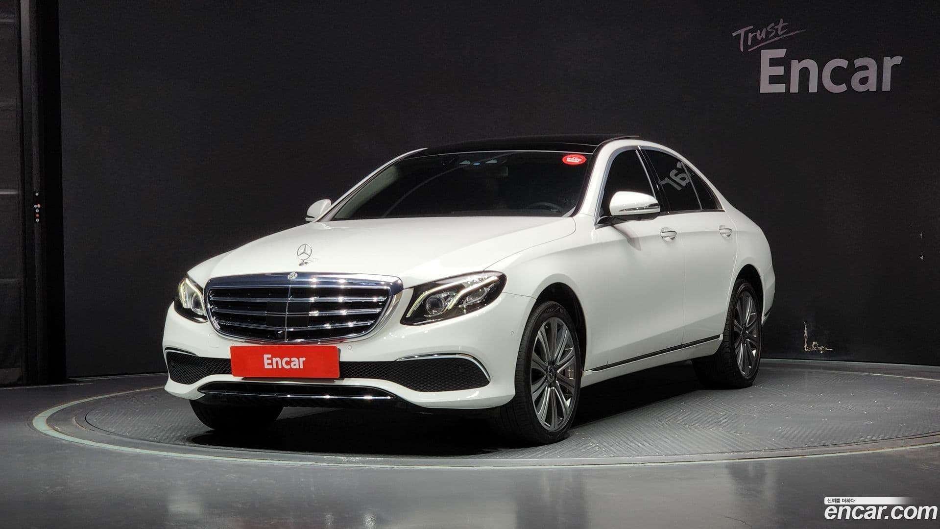 Main__Slider__Photo:E-Class Mercedes-Benz 2020.9-0