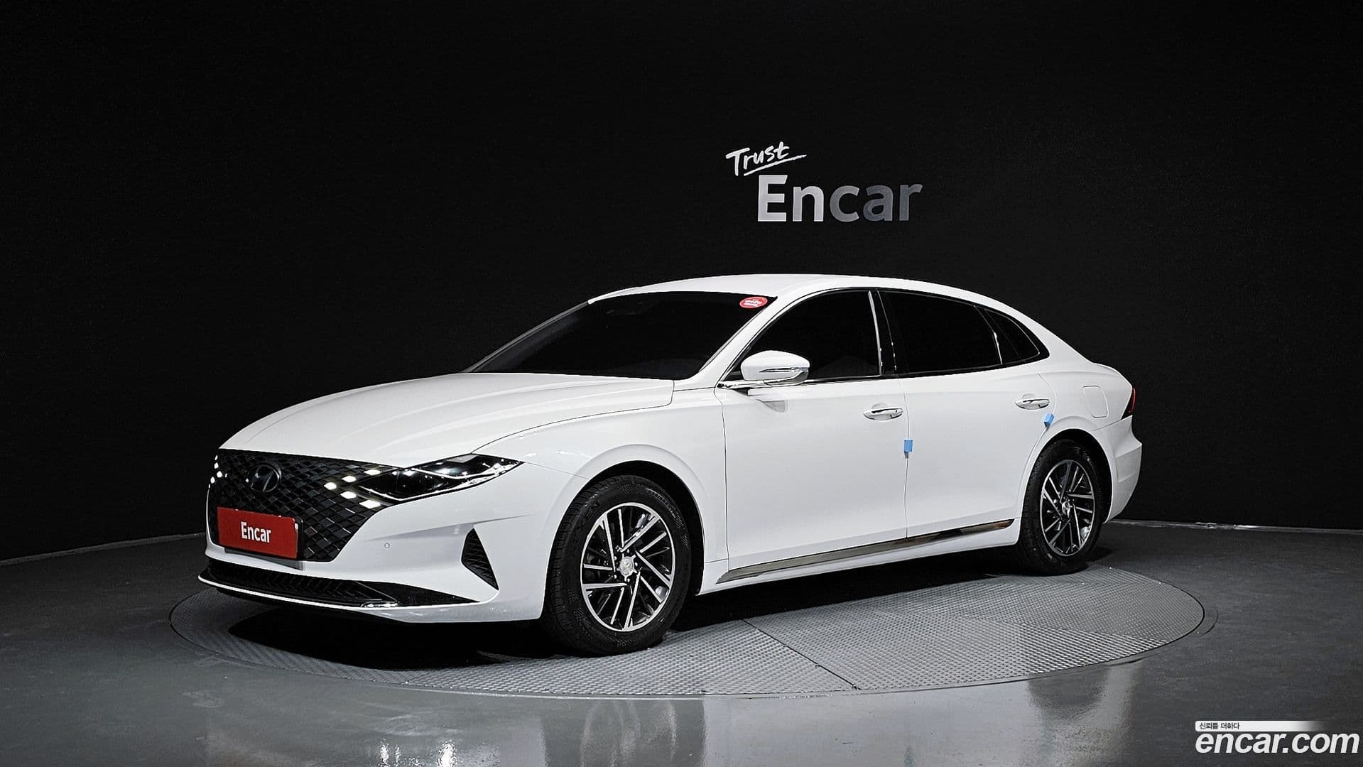 Main__Slider__Photo:Grandeur Hyundai 2021.10-0
