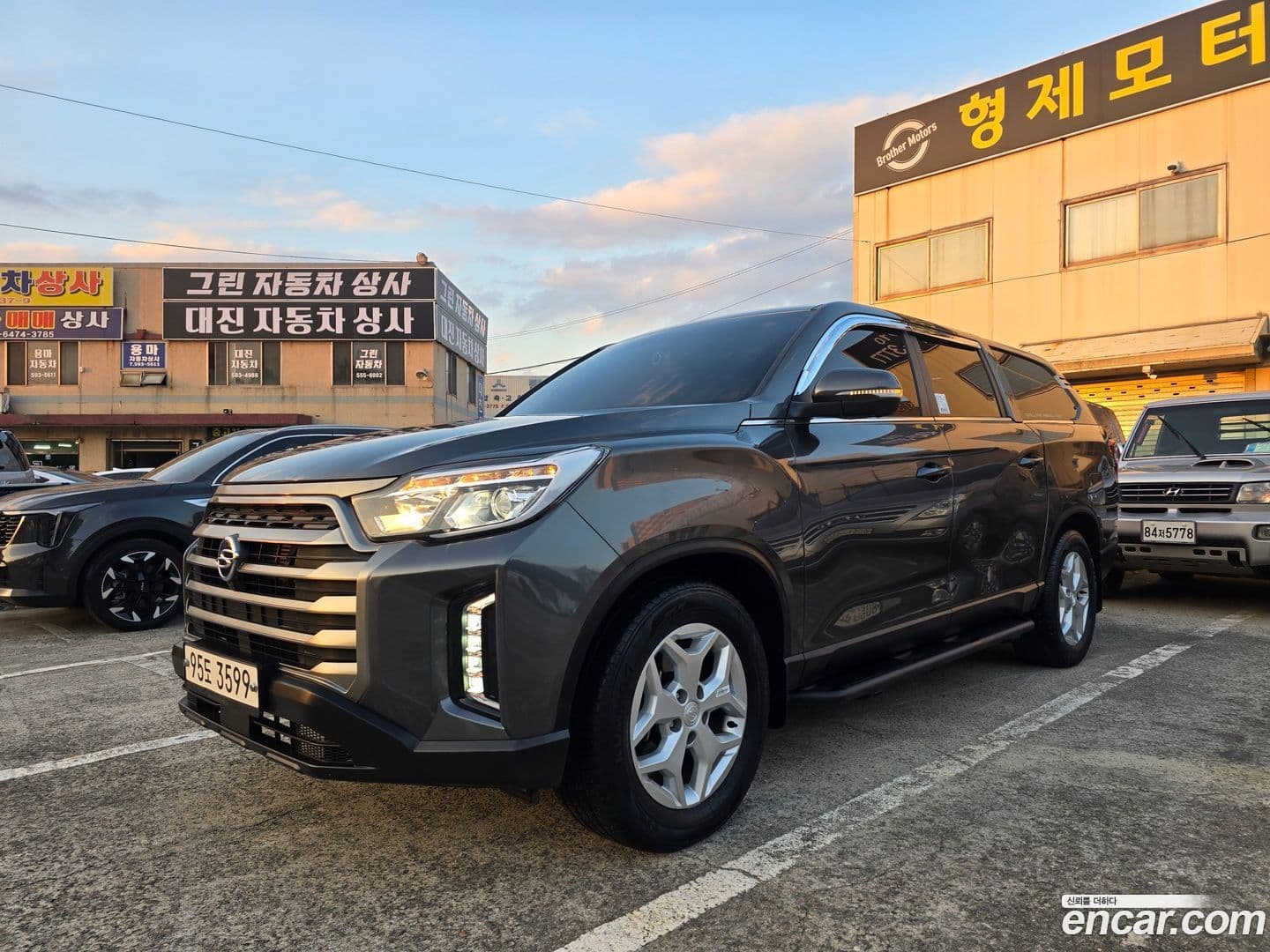 Main__Slider__Photo:Rexton KG Mobility 2021.7-0