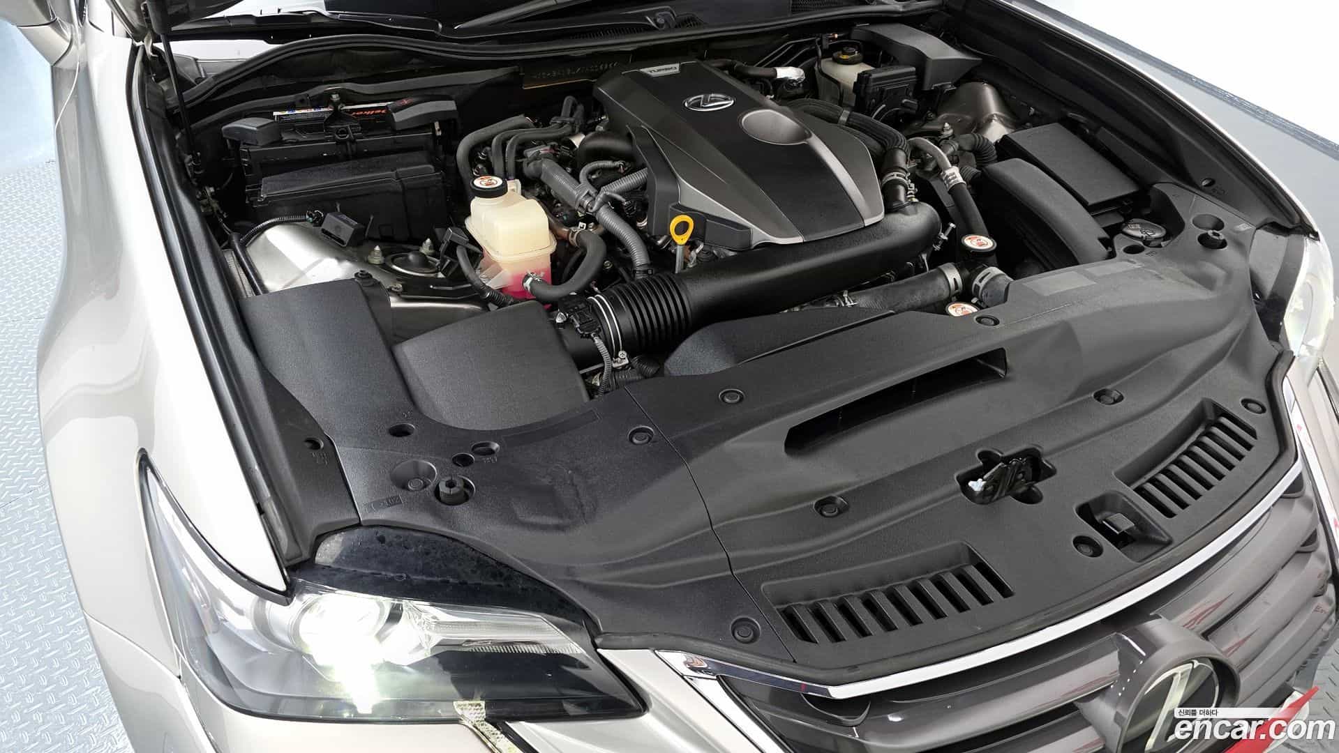 GS Lexus 2018.9-INNER-006